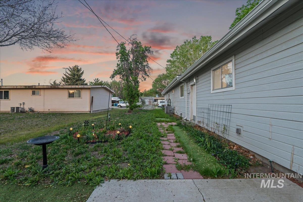 402 W 4TH N, Mountain Home, Idaho 83647, 3 Bedrooms, 2 Bathrooms, Residential For Sale, Price $319,900,MLS 98985677