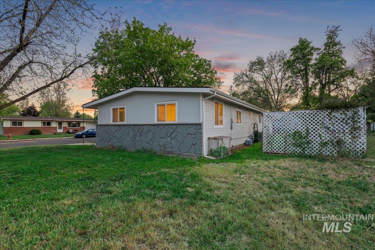 402 W 4TH N, Mountain Home, Idaho 83647, 3 Bedrooms, 2 Bathrooms, Residential For Sale, Price $319,900,MLS 98985677