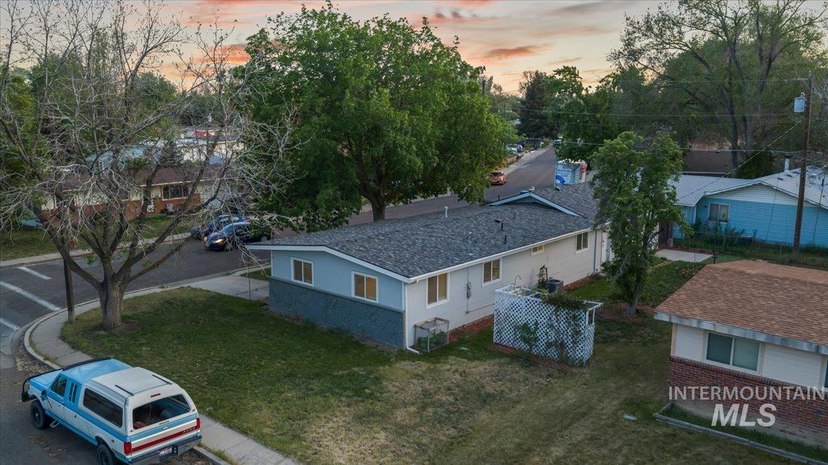 402 W 4TH N, Mountain Home, Idaho 83647, 3 Bedrooms, 2 Bathrooms, Residential For Sale, Price $319,900,MLS 98985677