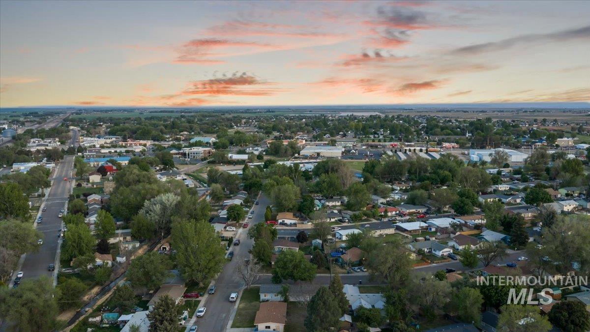 402 W 4TH N, Mountain Home, Idaho 83647, 3 Bedrooms, 2 Bathrooms, Residential For Sale, Price $319,900,MLS 98985677