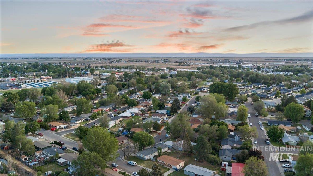 402 W 4TH N, Mountain Home, Idaho 83647, 3 Bedrooms, 2 Bathrooms, Residential For Sale, Price $319,900,MLS 98985677