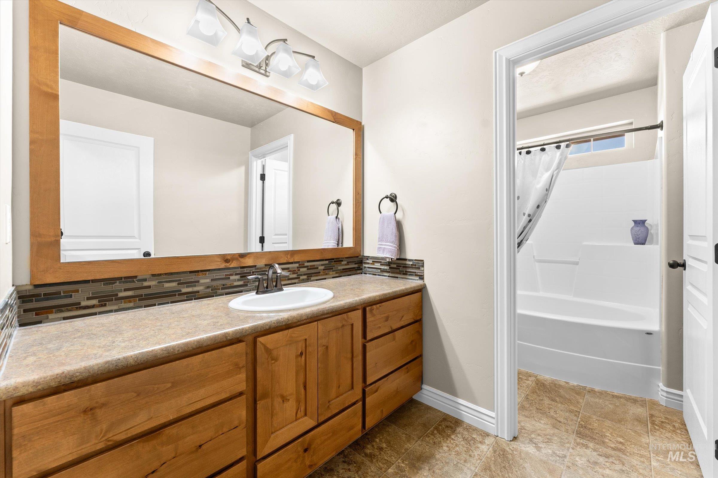 4868 W Rosslare Dr, Eagle, Idaho 83616, 4 Bedrooms, 2.5 Bathrooms, Residential For Sale, Price $699,900, 98985678