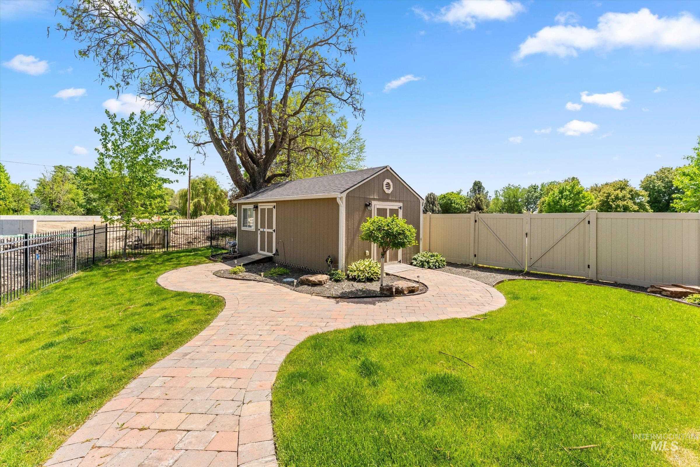4868 W Rosslare Dr, Eagle, Idaho 83616, 4 Bedrooms, 2.5 Bathrooms, Residential For Sale, Price $699,900, 98985678