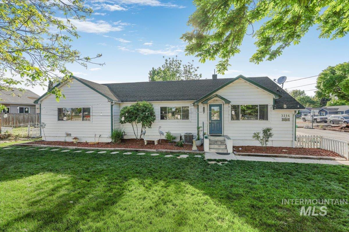 3216 S 10th Ave, Caldwell, Idaho 83605-5859, 6 Bedrooms, 2.5 Bathrooms, Residential For Sale, Price $460,000,MLS 98985679