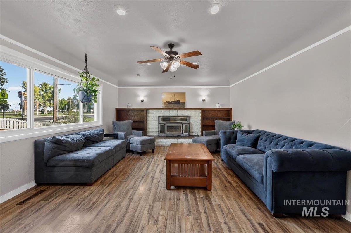 3216 S 10th Ave, Caldwell, Idaho 83605-5859, 6 Bedrooms, 2.5 Bathrooms, Residential For Sale, Price $460,000,MLS 98985679
