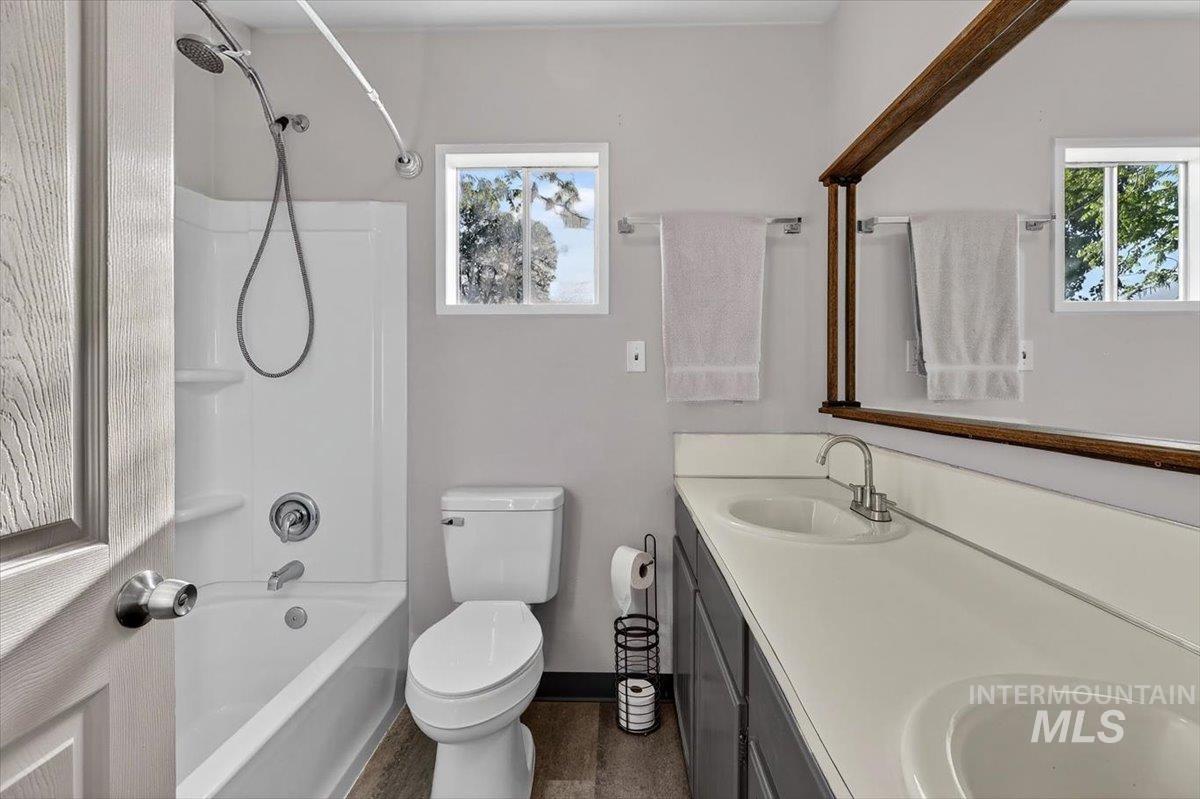 3216 S 10th Ave, Caldwell, Idaho 83605-5859, 6 Bedrooms, 2.5 Bathrooms, Residential For Sale, Price $460,000,MLS 98985679