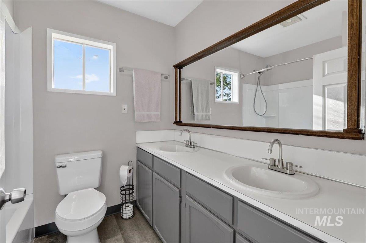 3216 S 10th Ave, Caldwell, Idaho 83605-5859, 6 Bedrooms, 2.5 Bathrooms, Residential For Sale, Price $460,000,MLS 98985679