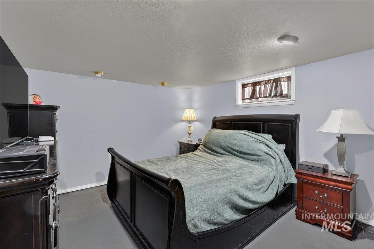3216 S 10th Ave, Caldwell, Idaho 83605-5859, 6 Bedrooms, 2.5 Bathrooms, Residential For Sale, Price $460,000,MLS 98985679