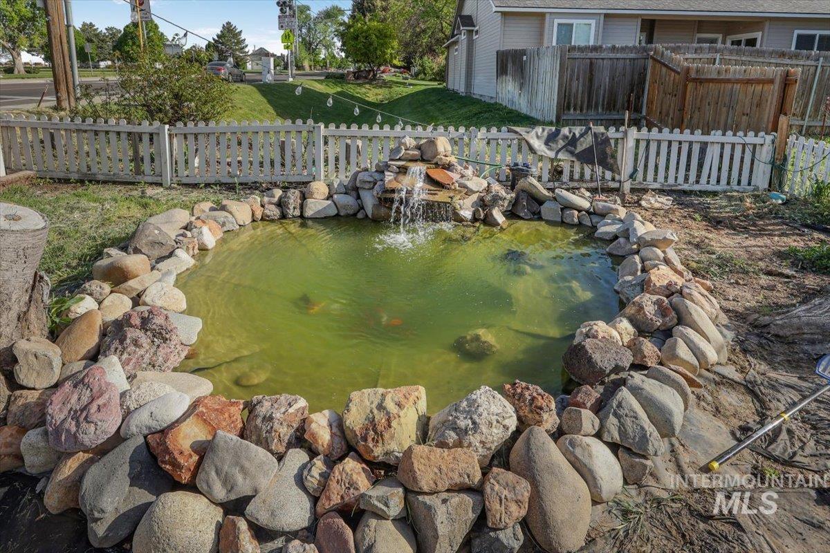 3216 S 10th Ave, Caldwell, Idaho 83605-5859, 6 Bedrooms, 2.5 Bathrooms, Residential For Sale, Price $460,000,MLS 98985679
