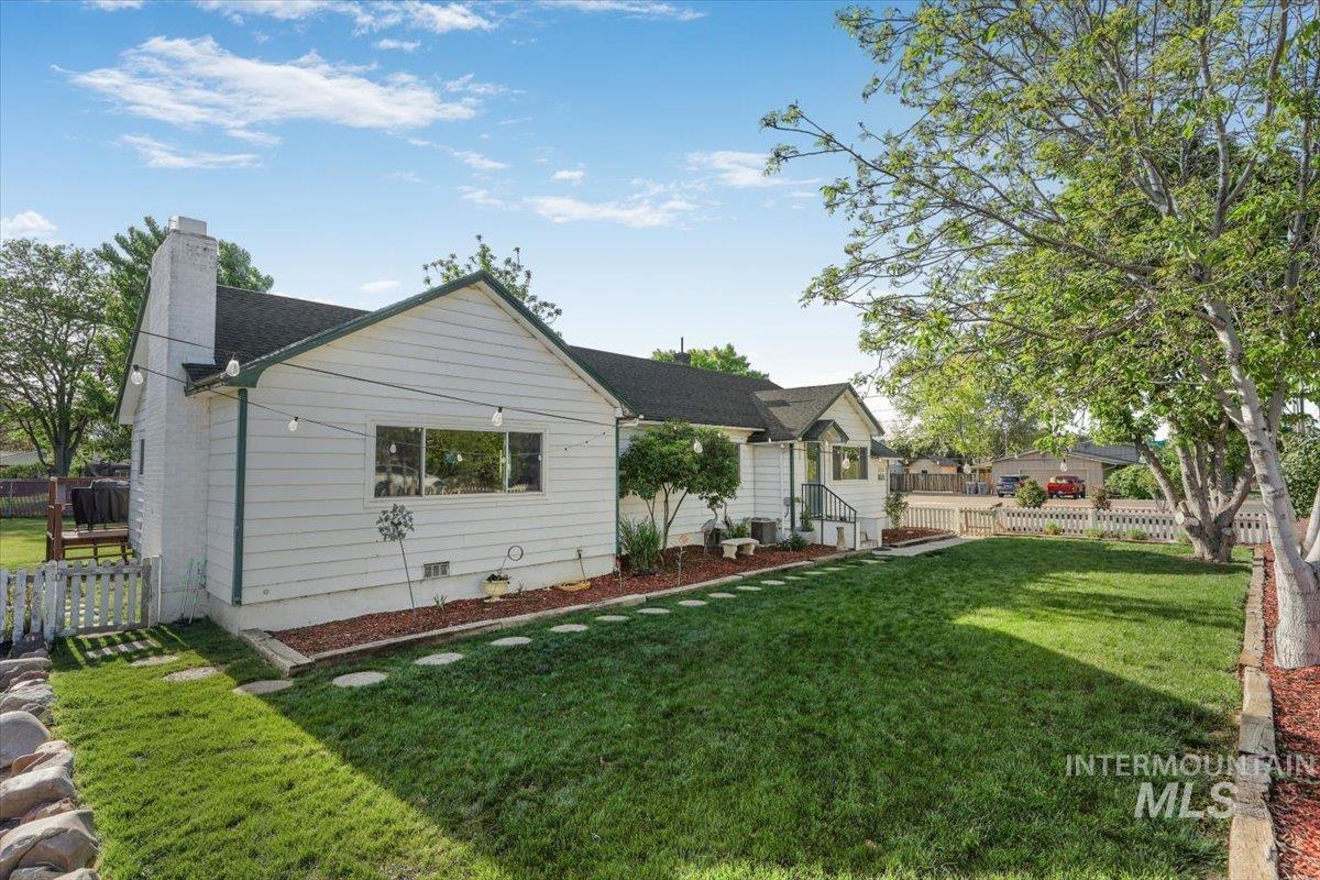3216 S 10th Ave, Caldwell, Idaho 83605-5859, 6 Bedrooms, 2.5 Bathrooms, Residential For Sale, Price $460,000,MLS 98985679