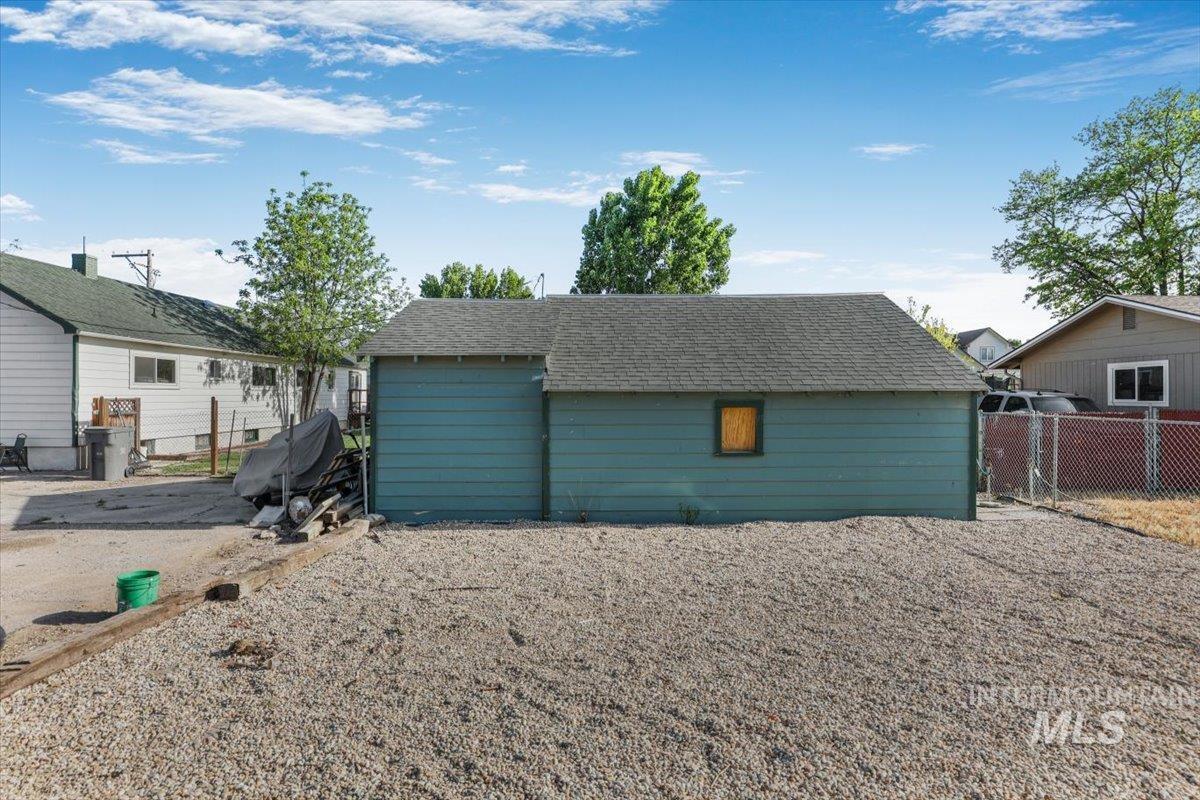 3216 S 10th Ave, Caldwell, Idaho 83605-5859, 6 Bedrooms, 2.5 Bathrooms, Residential For Sale, Price $460,000,MLS 98985679