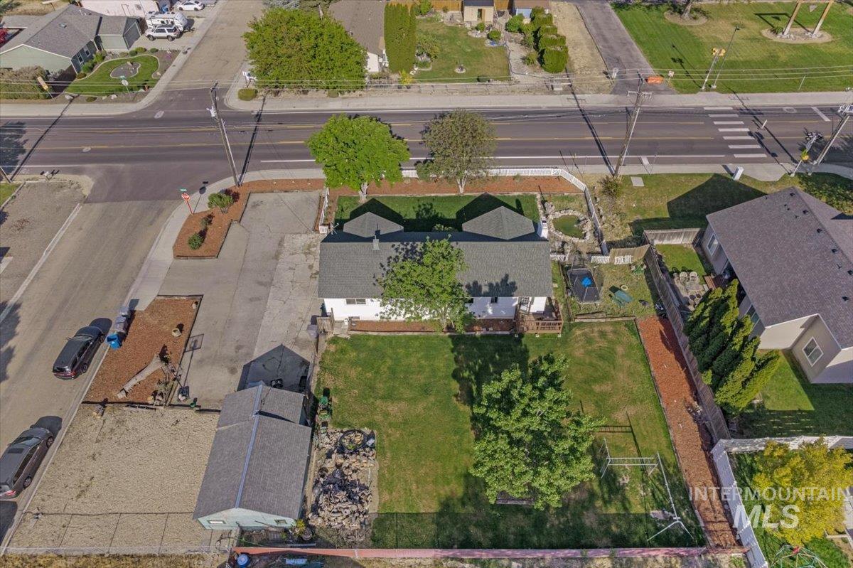 3216 S 10th Ave, Caldwell, Idaho 83605-5859, 6 Bedrooms, 2.5 Bathrooms, Residential For Sale, Price $460,000,MLS 98985679