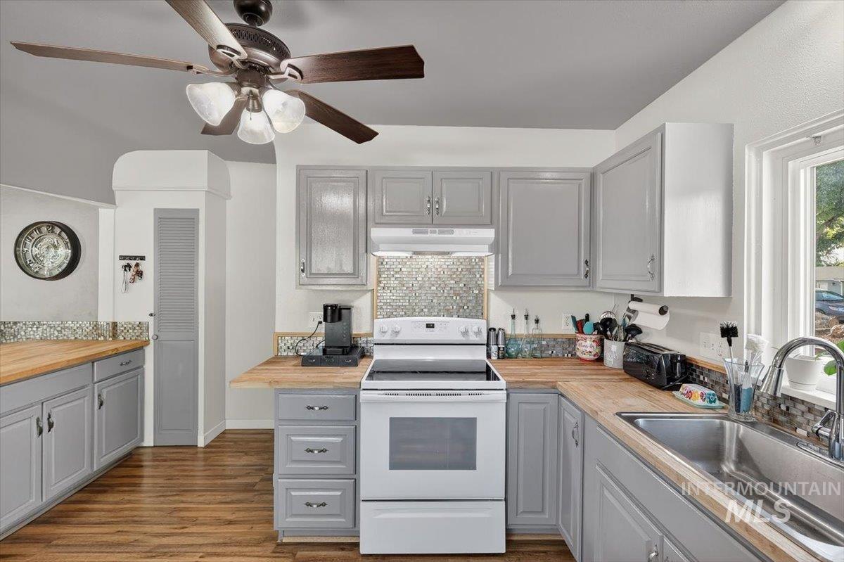 3216 S 10th Ave, Caldwell, Idaho 83605-5859, 6 Bedrooms, 2.5 Bathrooms, Residential For Sale, Price $460,000,MLS 98985679