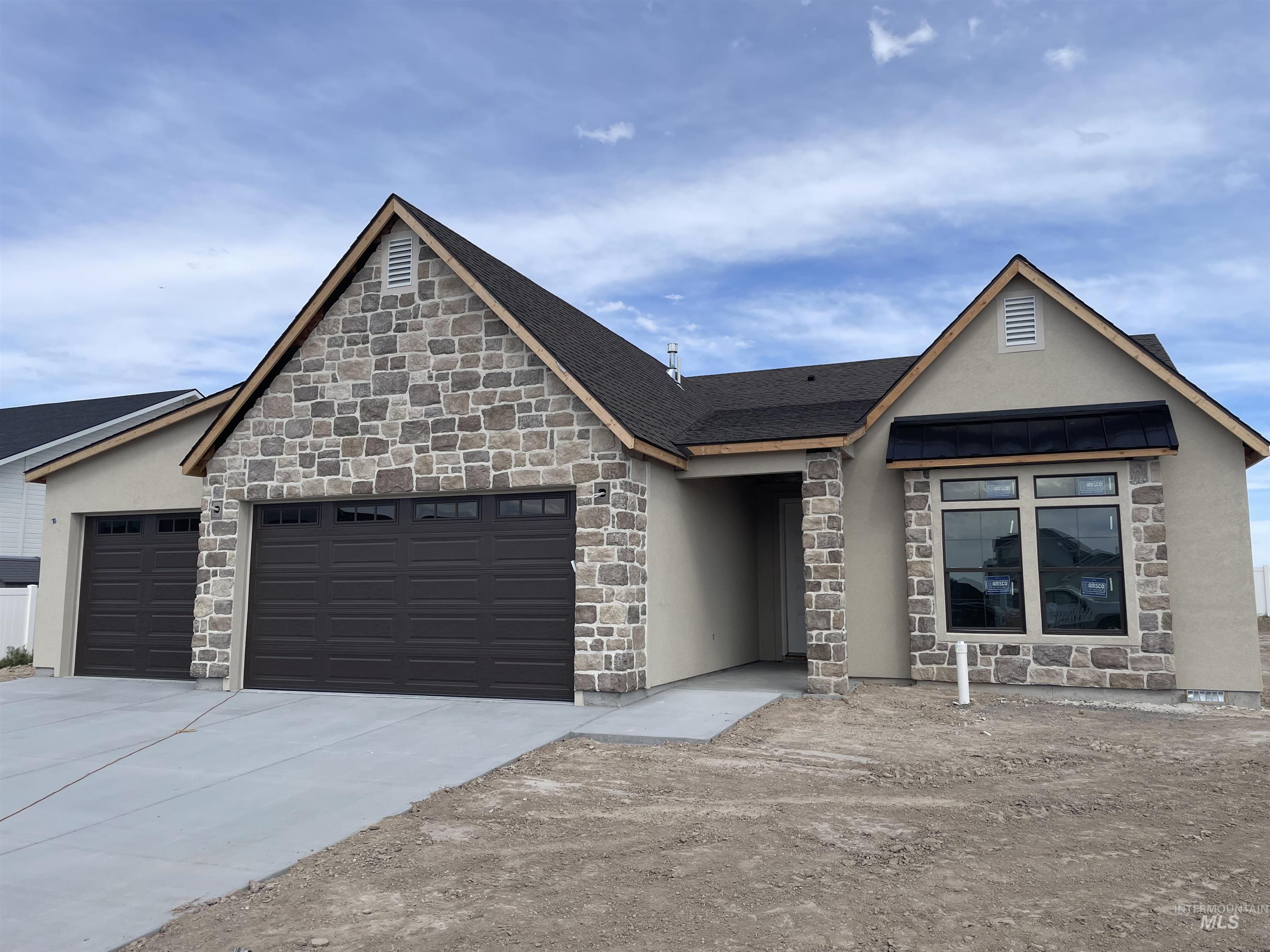 640 Full Moon Way, Twin Falls, Idaho 83301-8450, 4 Bedrooms, 2 Bathrooms, Residential For Sale, Price $564,900,MLS 98985680
