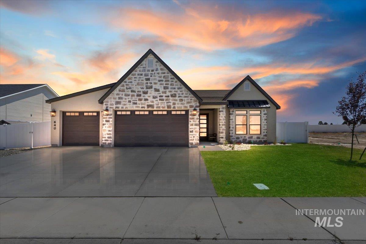 640 Full Moon Way, Twin Falls, Idaho 83301-8450, 4 Bedrooms, 2 Bathrooms, Residential For Sale, Price $564,900, 98985680
