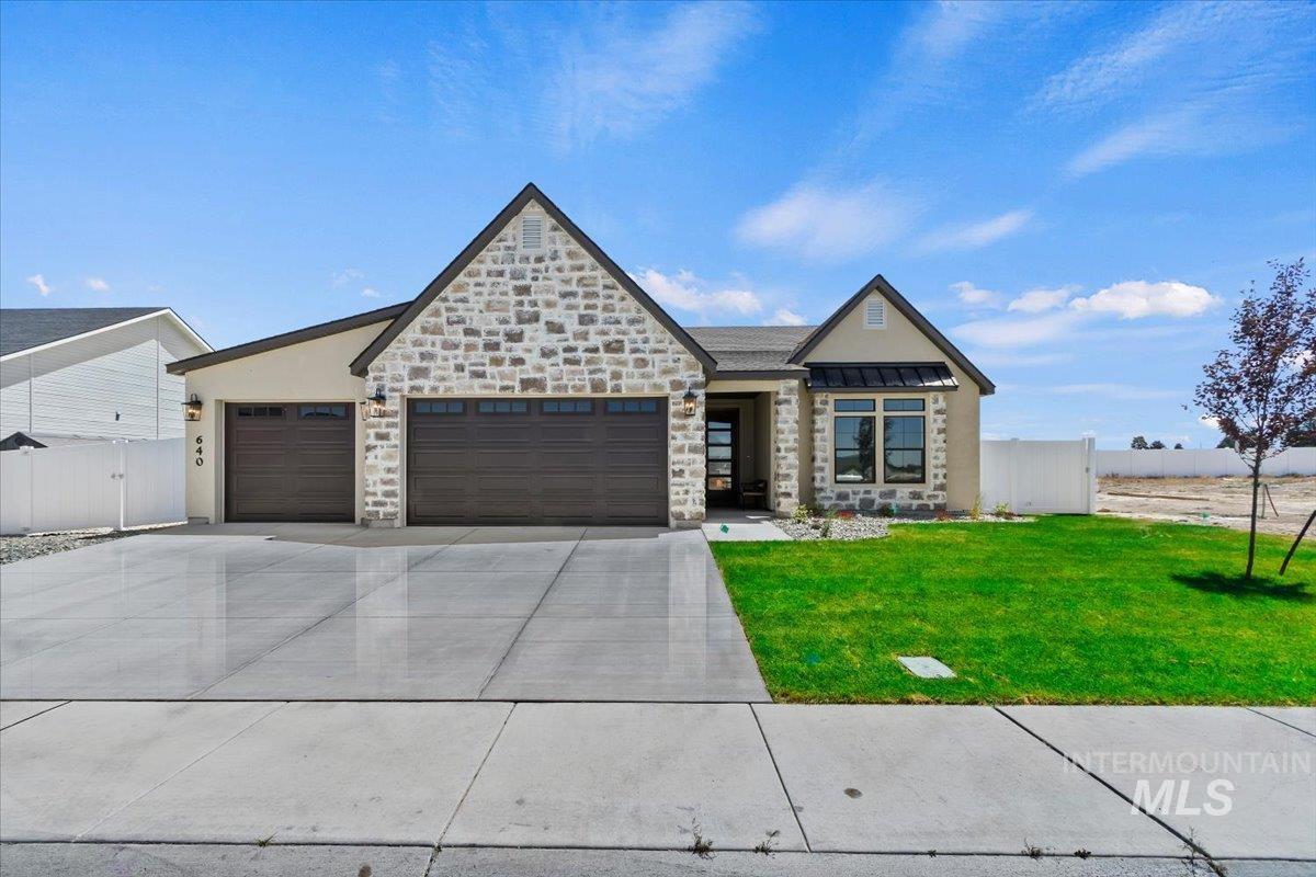 640 Full Moon Way, Twin Falls, Idaho 83301-8450, 4 Bedrooms, 2 Bathrooms, Residential For Sale, Price $564,900, 98985680