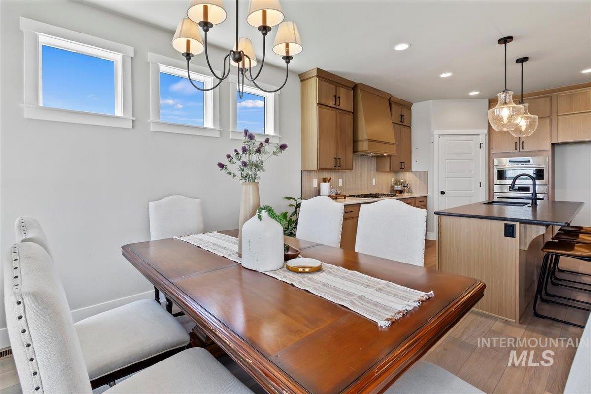 640 Full Moon Way, Twin Falls, Idaho 83301-8450, 4 Bedrooms, 2 Bathrooms, Residential For Sale, Price $564,900, 98985680