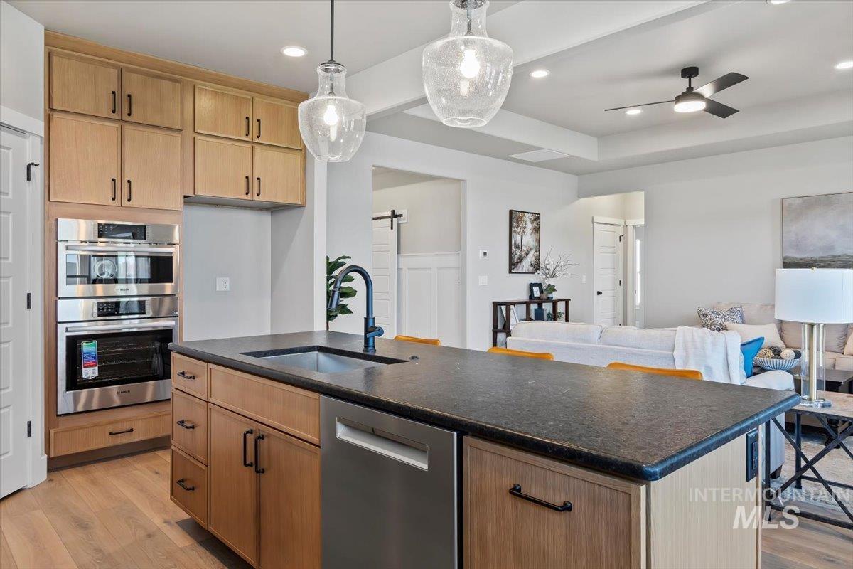640 Full Moon Way, Twin Falls, Idaho 83301-8450, 4 Bedrooms, 2 Bathrooms, Residential For Sale, Price $564,900, 98985680