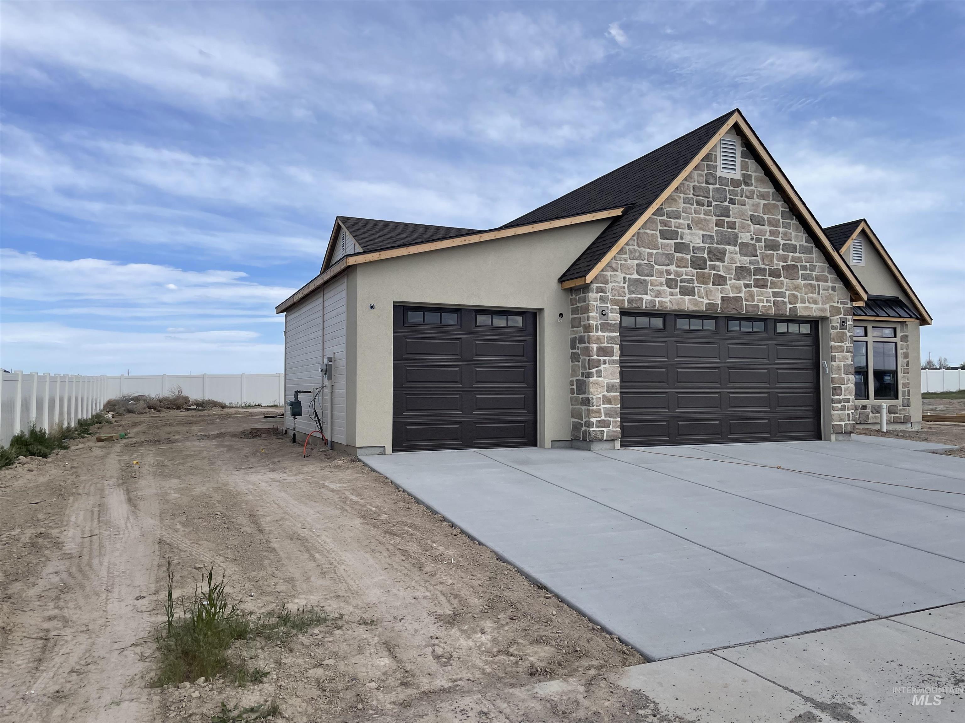 640 Full Moon Way, Twin Falls, Idaho 83301-8450, 4 Bedrooms, 2 Bathrooms, Residential For Sale, Price $564,900, 98985680