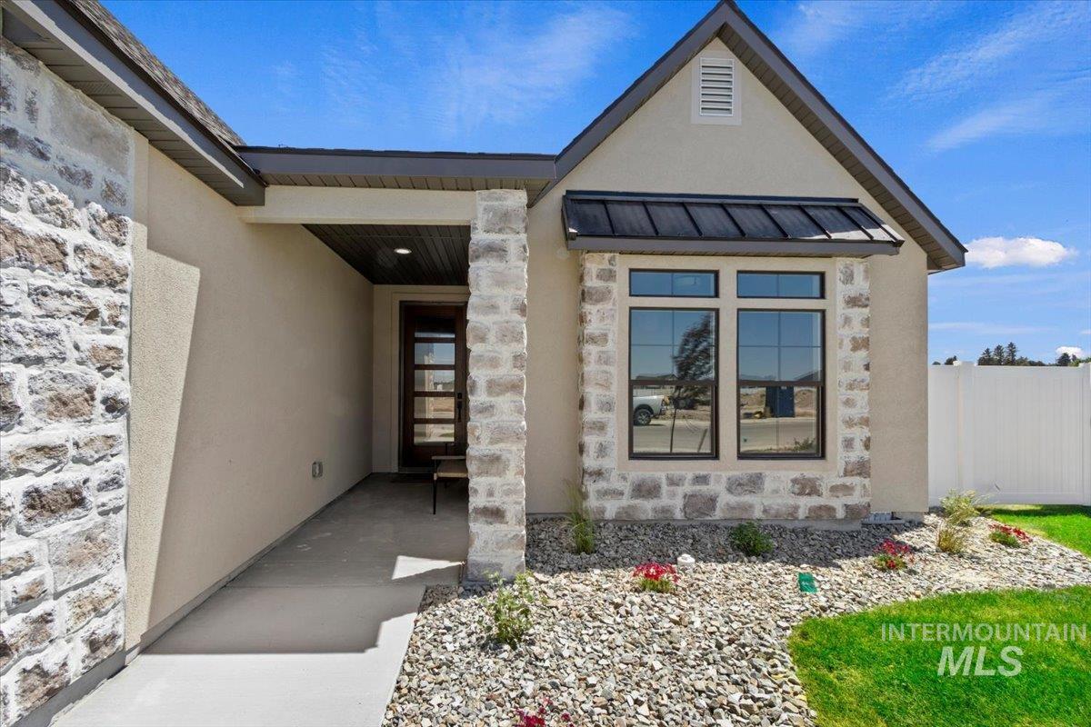 640 Full Moon Way, Twin Falls, Idaho 83301-8450, 4 Bedrooms, 2 Bathrooms, Residential For Sale, Price $564,900, 98985680