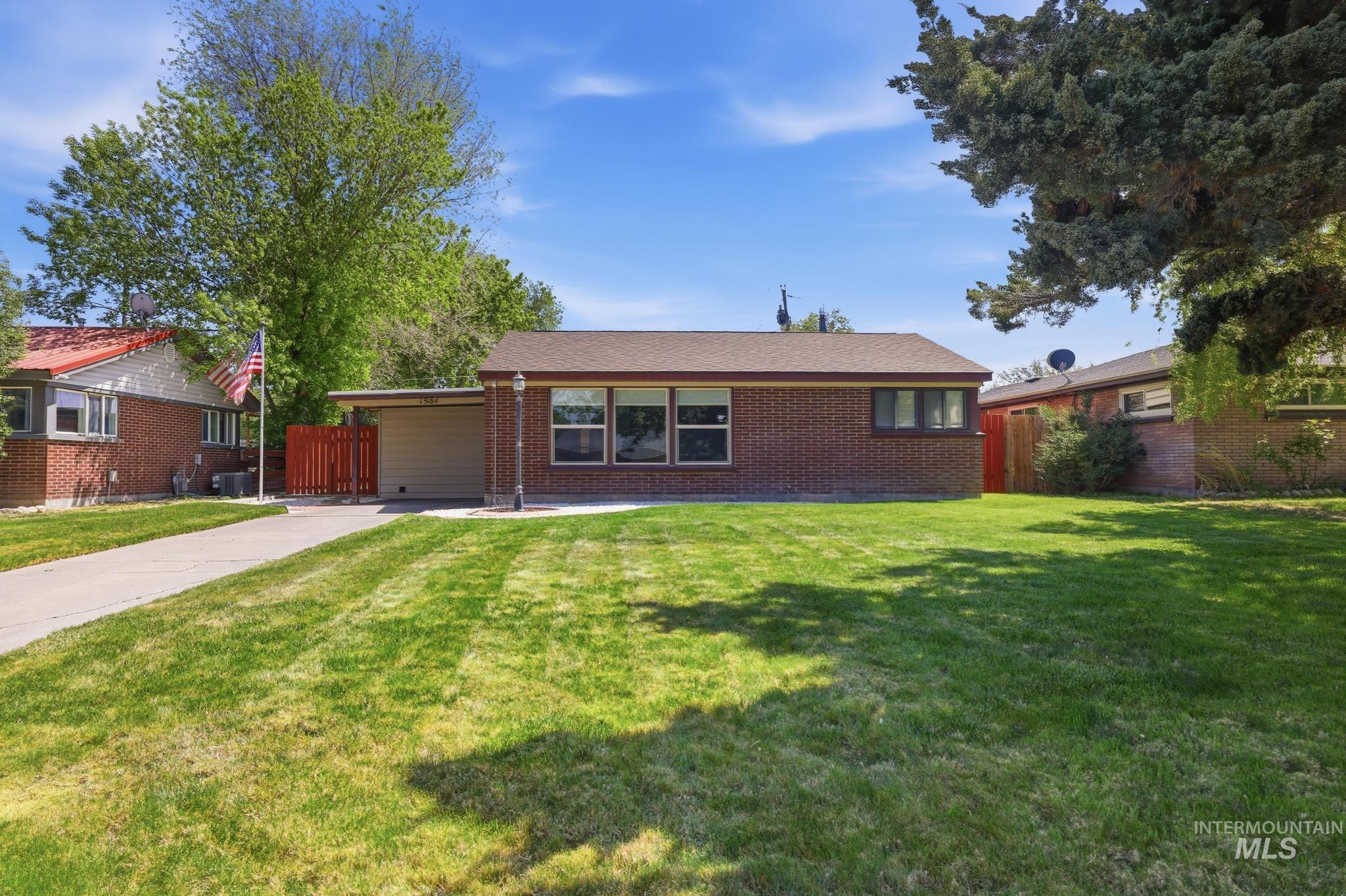 1984 Maple Ave, Twin Falls, Idaho 83301-6727, 2 Bedrooms, 1 Bathroom, Residential For Sale, Price $290,000,MLS 98985682