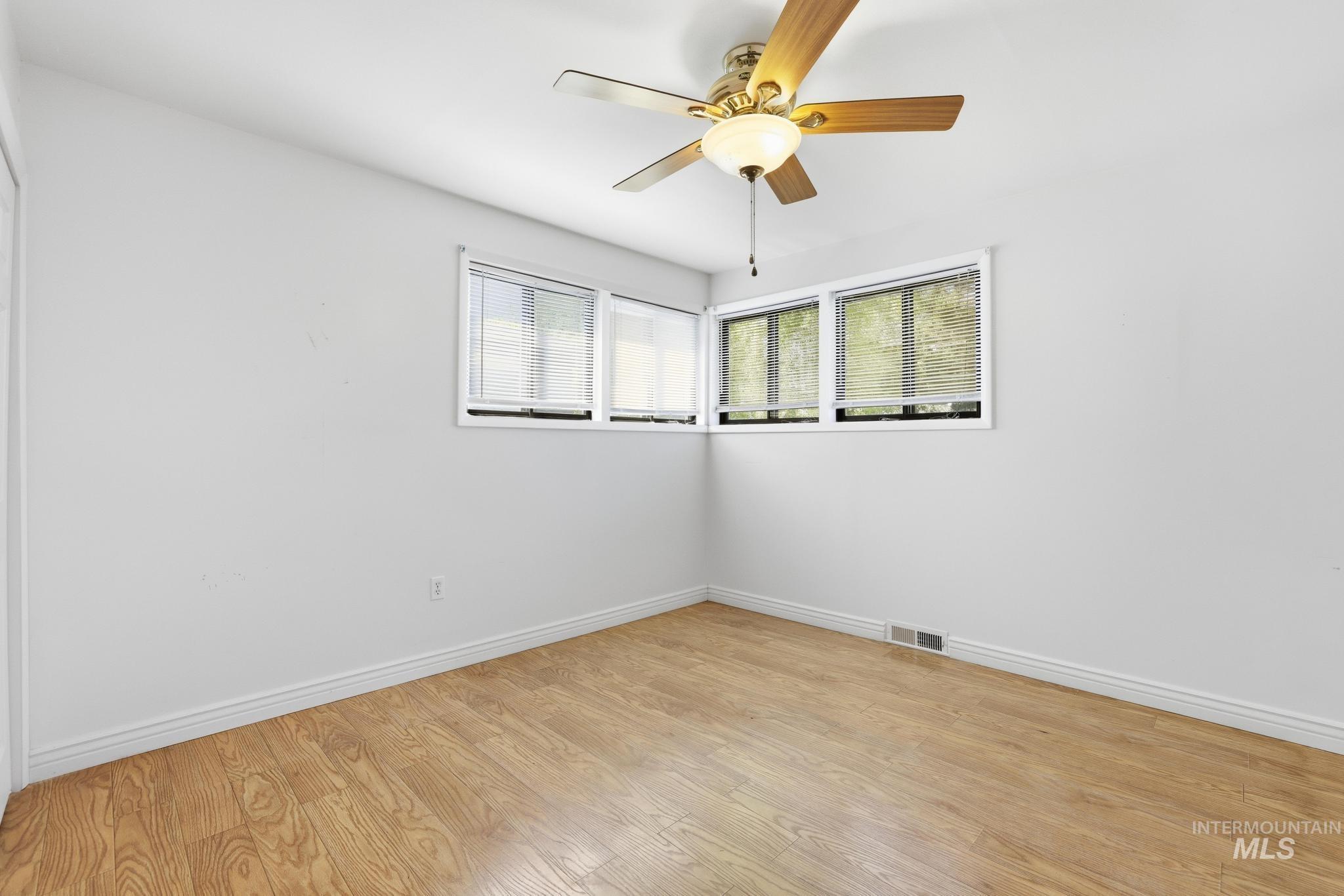 1984 Maple Ave, Twin Falls, Idaho 83301-6727, 2 Bedrooms, 1 Bathroom, Residential For Sale, Price $290,000,MLS 98985682