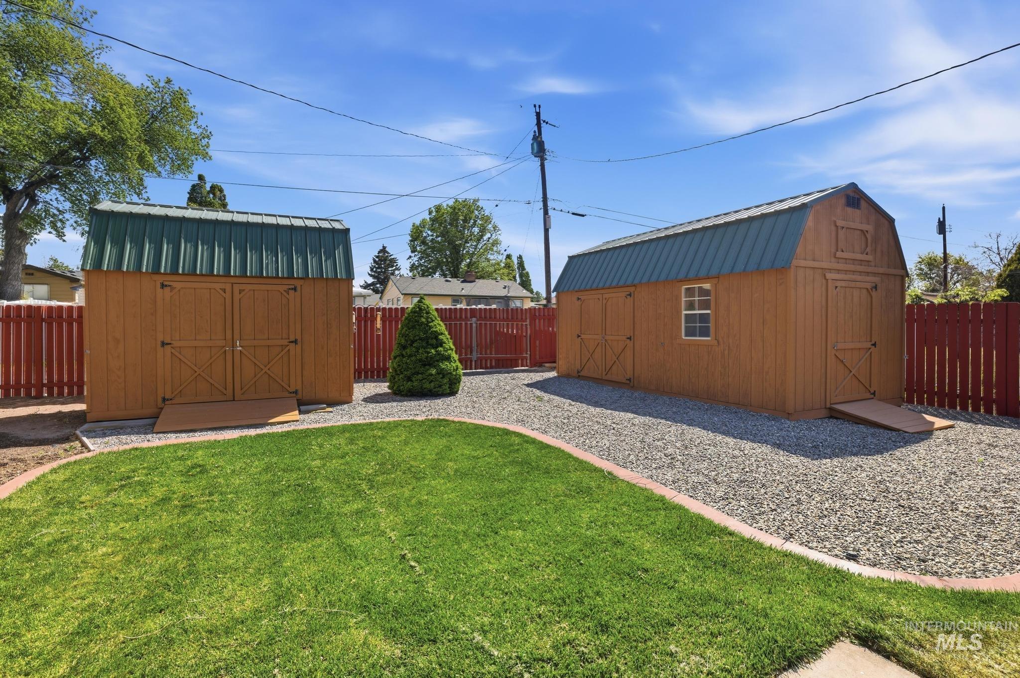 1984 Maple Ave, Twin Falls, Idaho 83301-6727, 2 Bedrooms, 1 Bathroom, Residential For Sale, Price $290,000,MLS 98985682