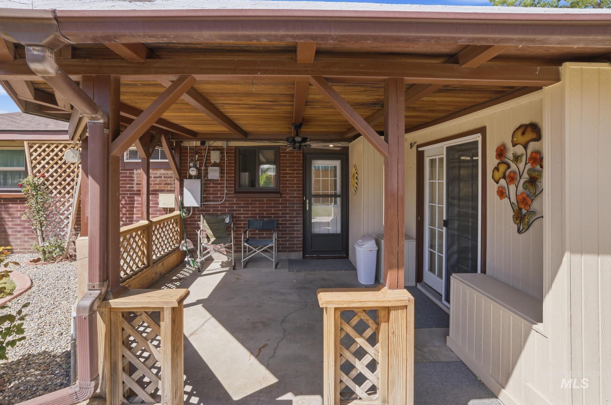 1984 Maple Ave, Twin Falls, Idaho 83301-6727, 2 Bedrooms, 1 Bathroom, Residential For Sale, Price $290,000,MLS 98985682
