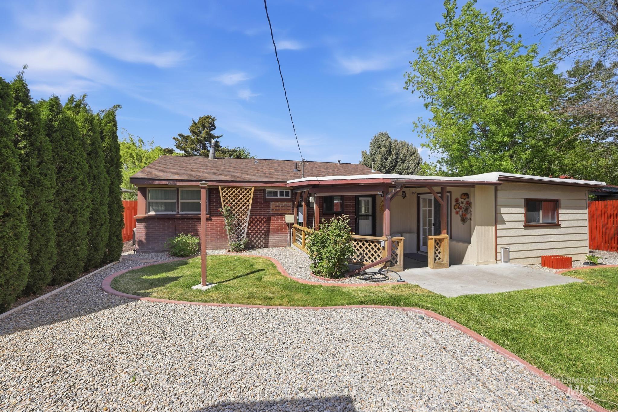 1984 Maple Ave, Twin Falls, Idaho 83301-6727, 2 Bedrooms, 1 Bathroom, Residential For Sale, Price $290,000,MLS 98985682