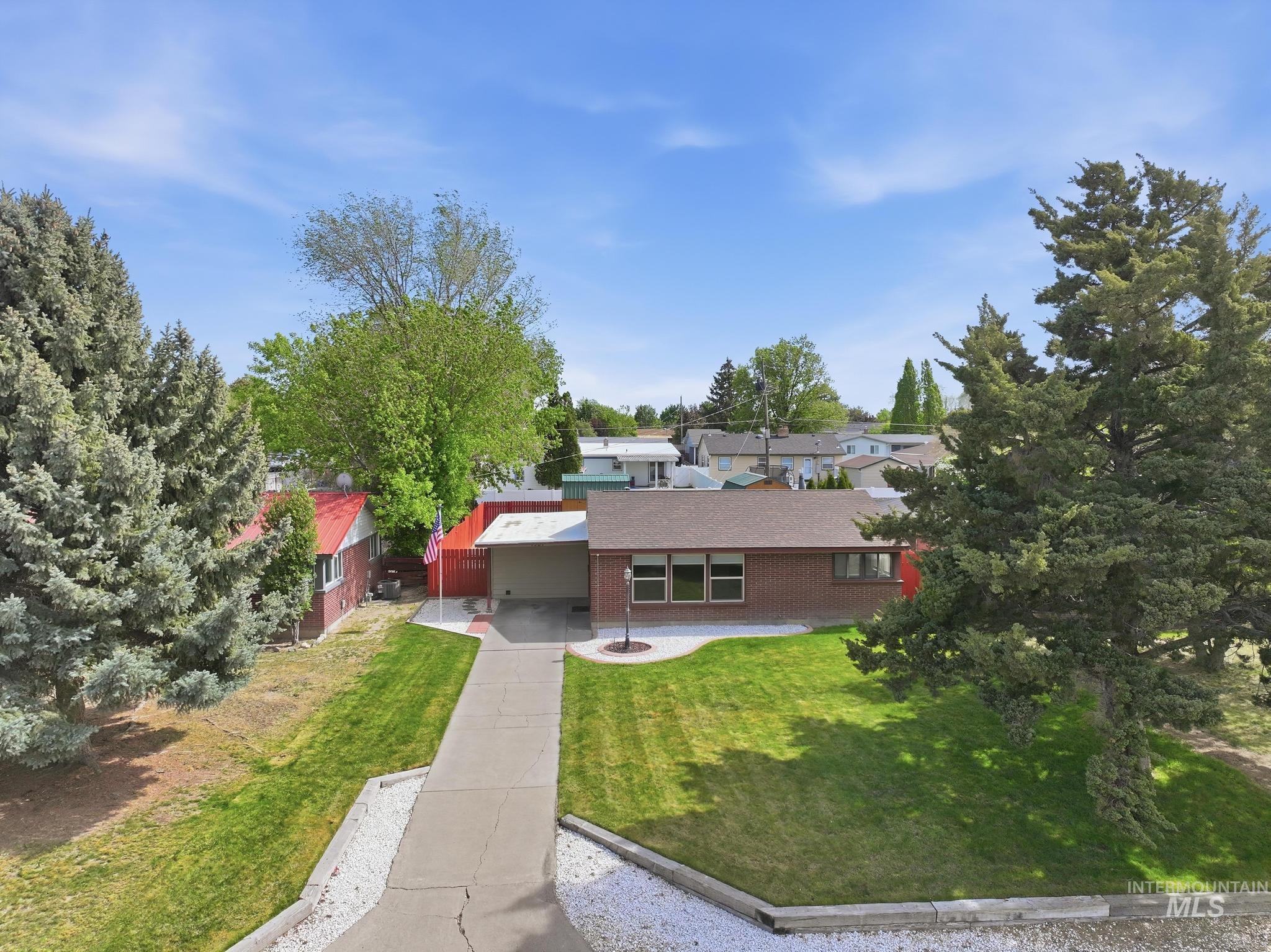 1984 Maple Ave, Twin Falls, Idaho 83301-6727, 2 Bedrooms, 1 Bathroom, Residential For Sale, Price $290,000,MLS 98985682
