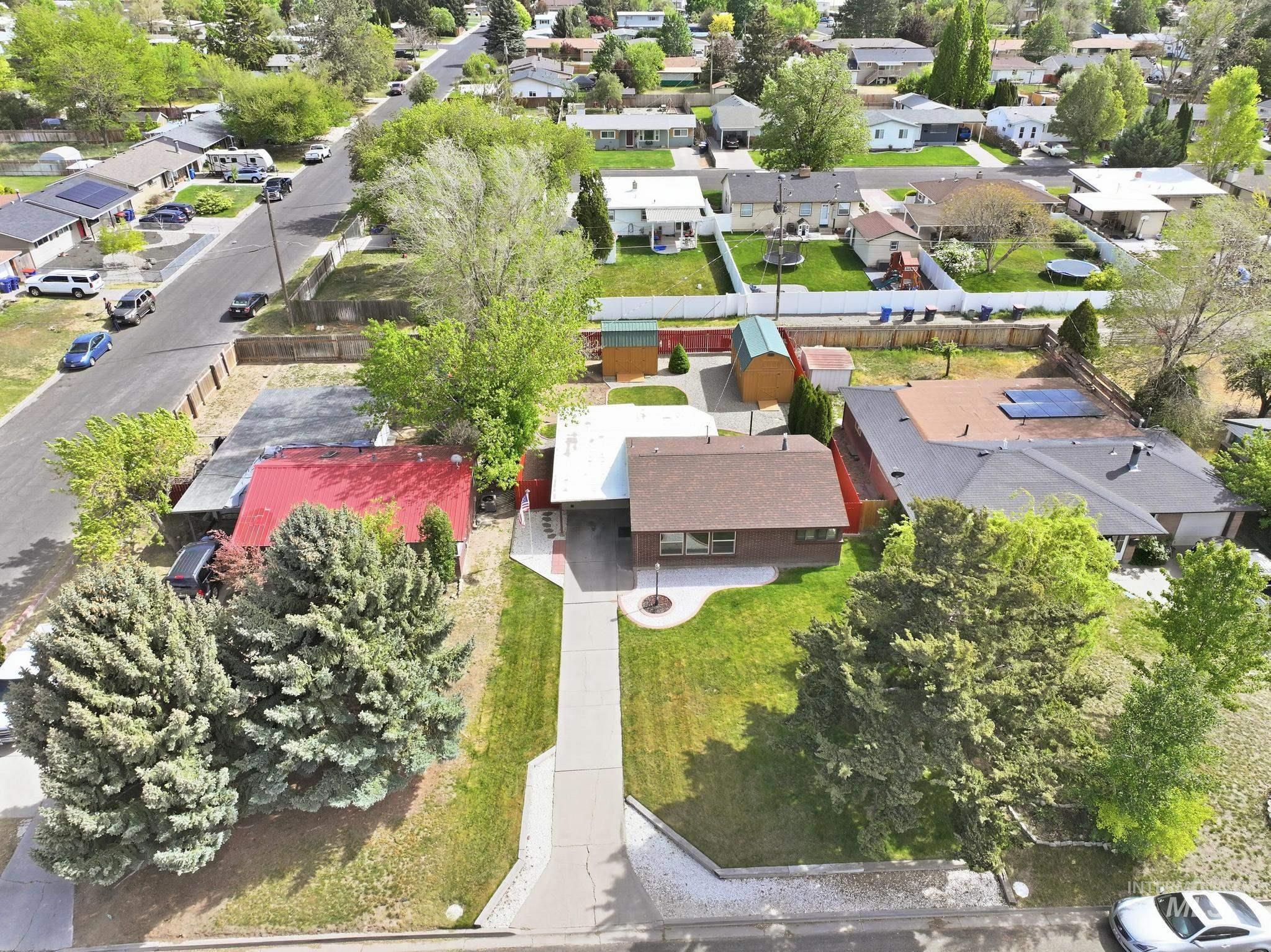 1984 Maple Ave, Twin Falls, Idaho 83301-6727, 2 Bedrooms, 1 Bathroom, Residential For Sale, Price $290,000,MLS 98985682