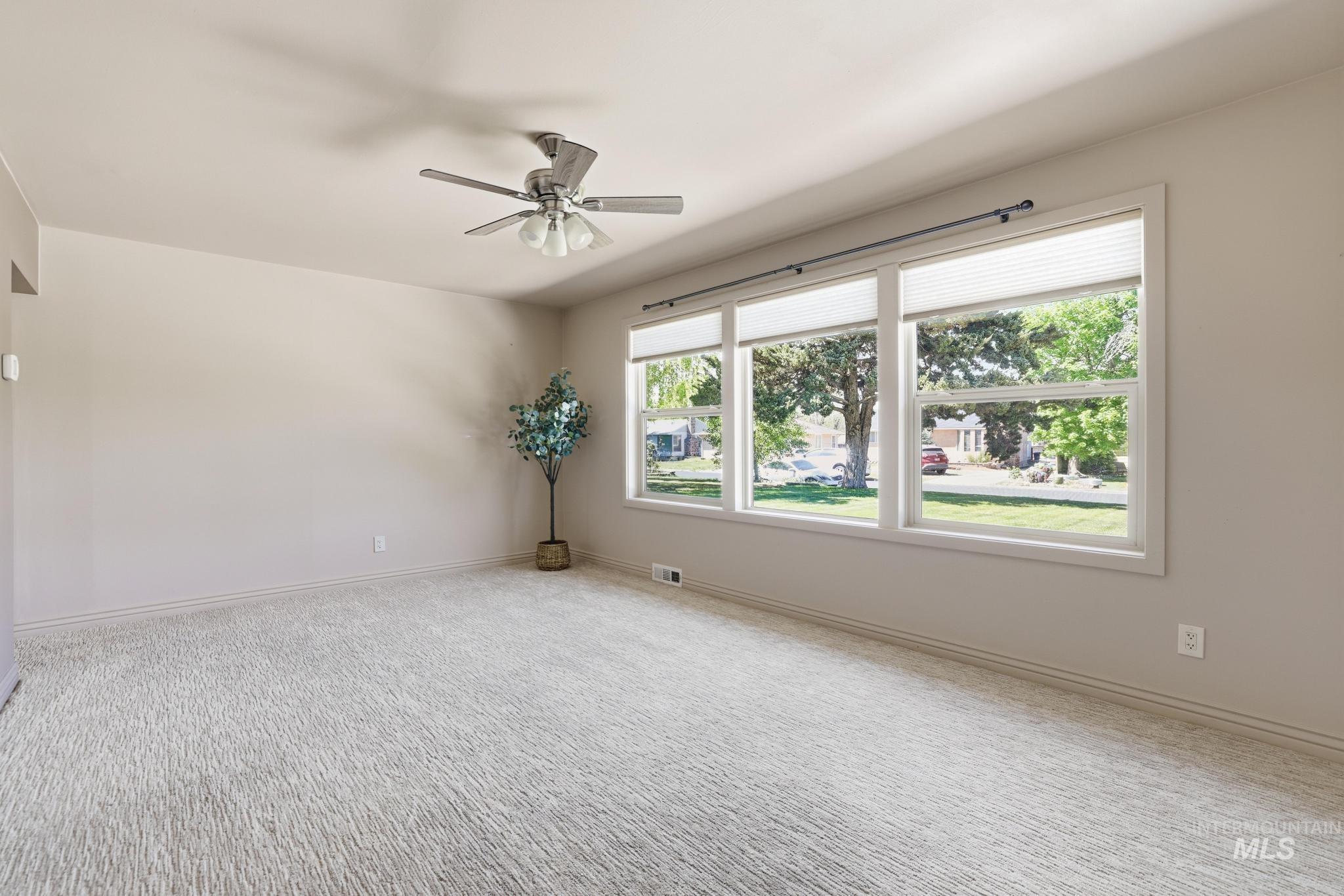 1984 Maple Ave, Twin Falls, Idaho 83301-6727, 2 Bedrooms, 1 Bathroom, Residential For Sale, Price $290,000,MLS 98985682