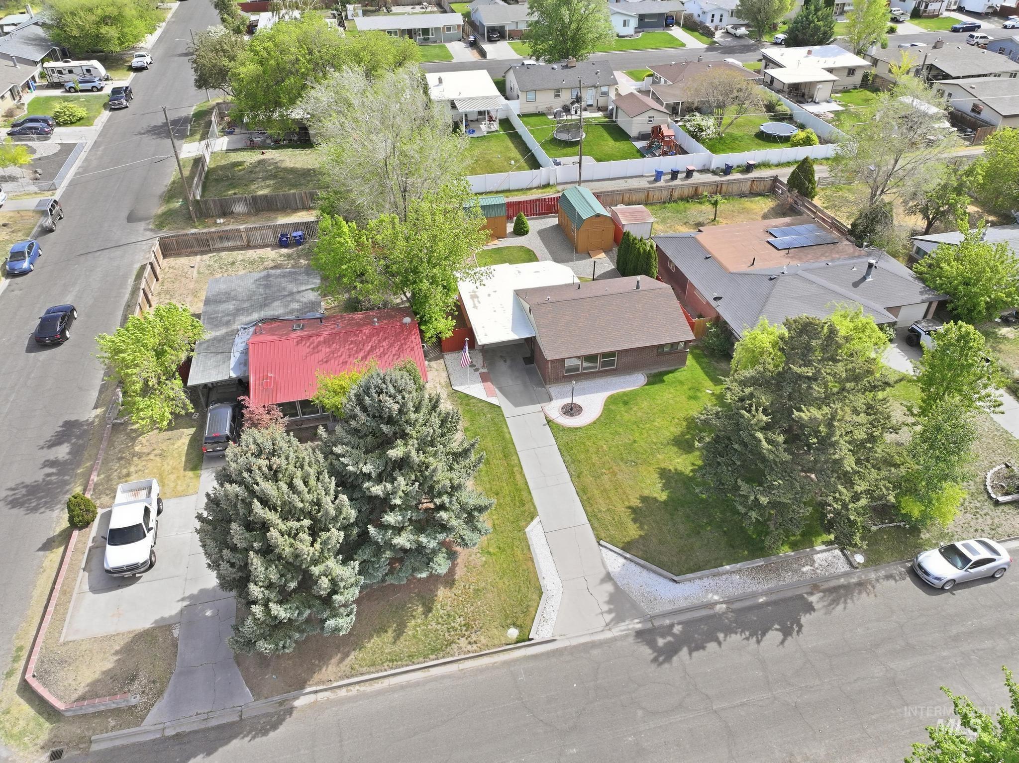 1984 Maple Ave, Twin Falls, Idaho 83301-6727, 2 Bedrooms, 1 Bathroom, Residential For Sale, Price $290,000,MLS 98985682