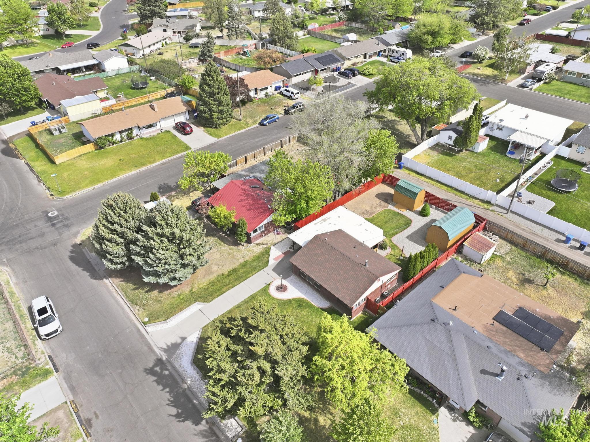 1984 Maple Ave, Twin Falls, Idaho 83301-6727, 2 Bedrooms, 1 Bathroom, Residential For Sale, Price $290,000,MLS 98985682