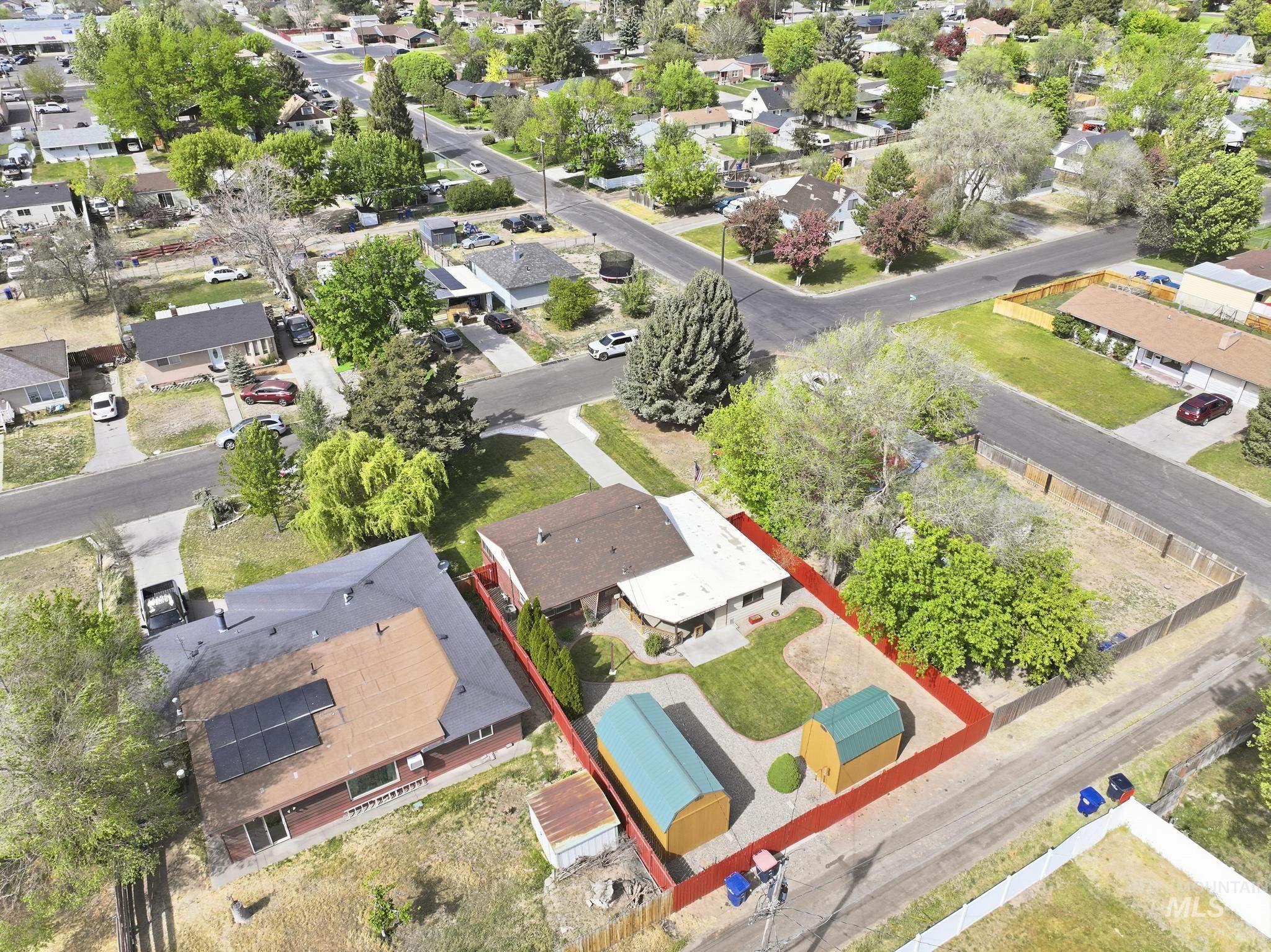 1984 Maple Ave, Twin Falls, Idaho 83301-6727, 2 Bedrooms, 1 Bathroom, Residential For Sale, Price $290,000,MLS 98985682