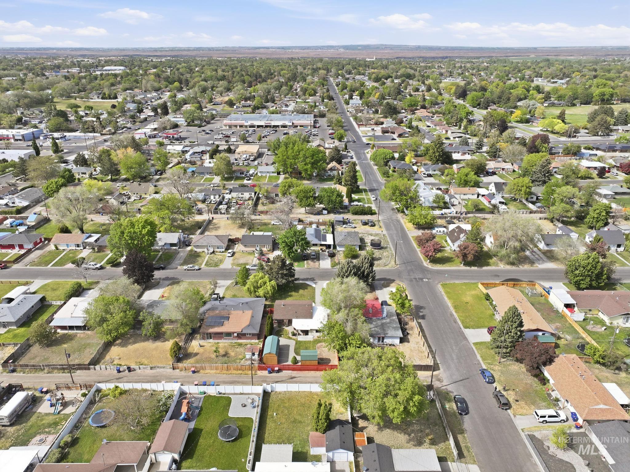 1984 Maple Ave, Twin Falls, Idaho 83301-6727, 2 Bedrooms, 1 Bathroom, Residential For Sale, Price $290,000,MLS 98985682