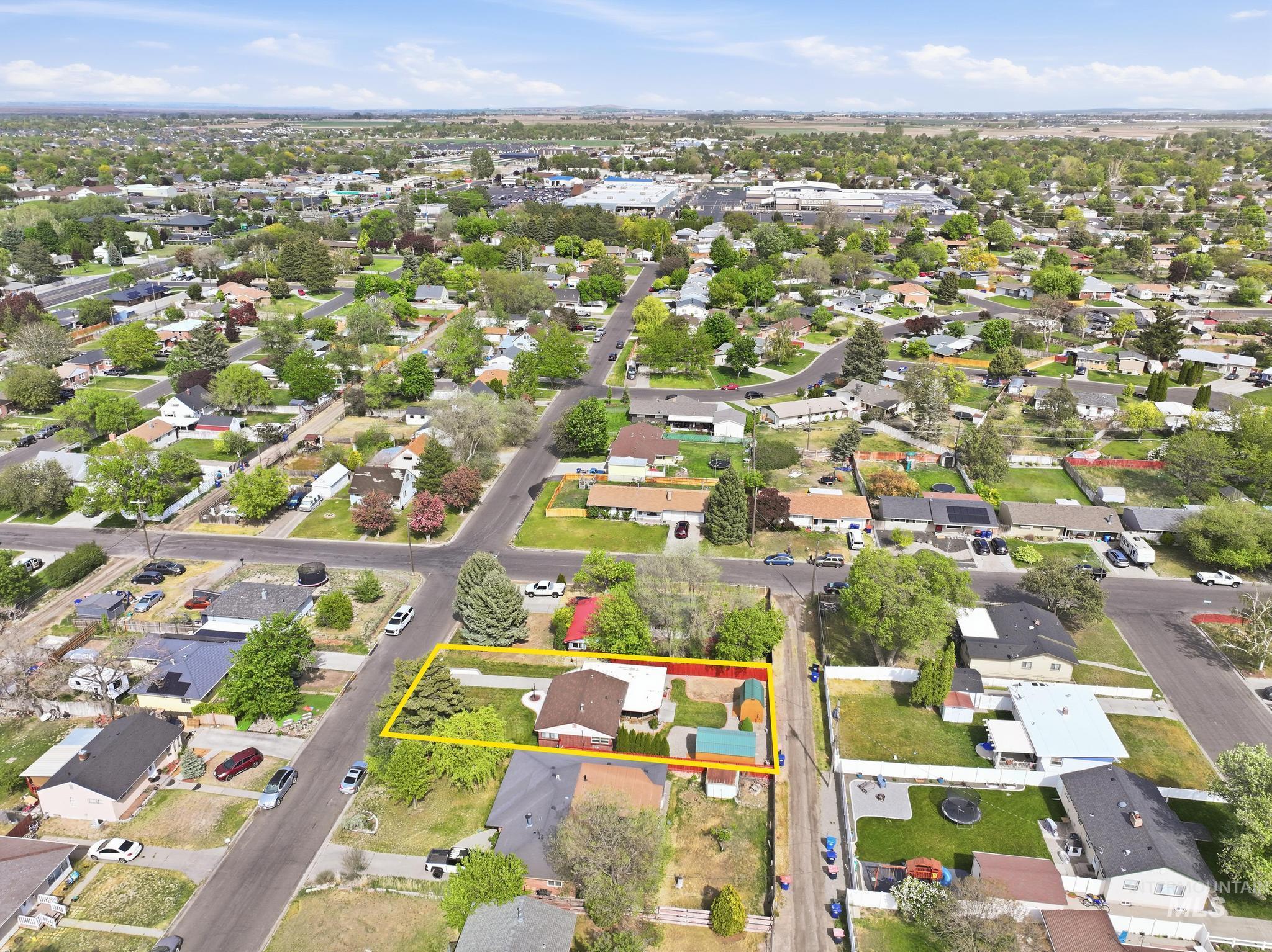 1984 Maple Ave, Twin Falls, Idaho 83301-6727, 2 Bedrooms, 1 Bathroom, Residential For Sale, Price $290,000,MLS 98985682