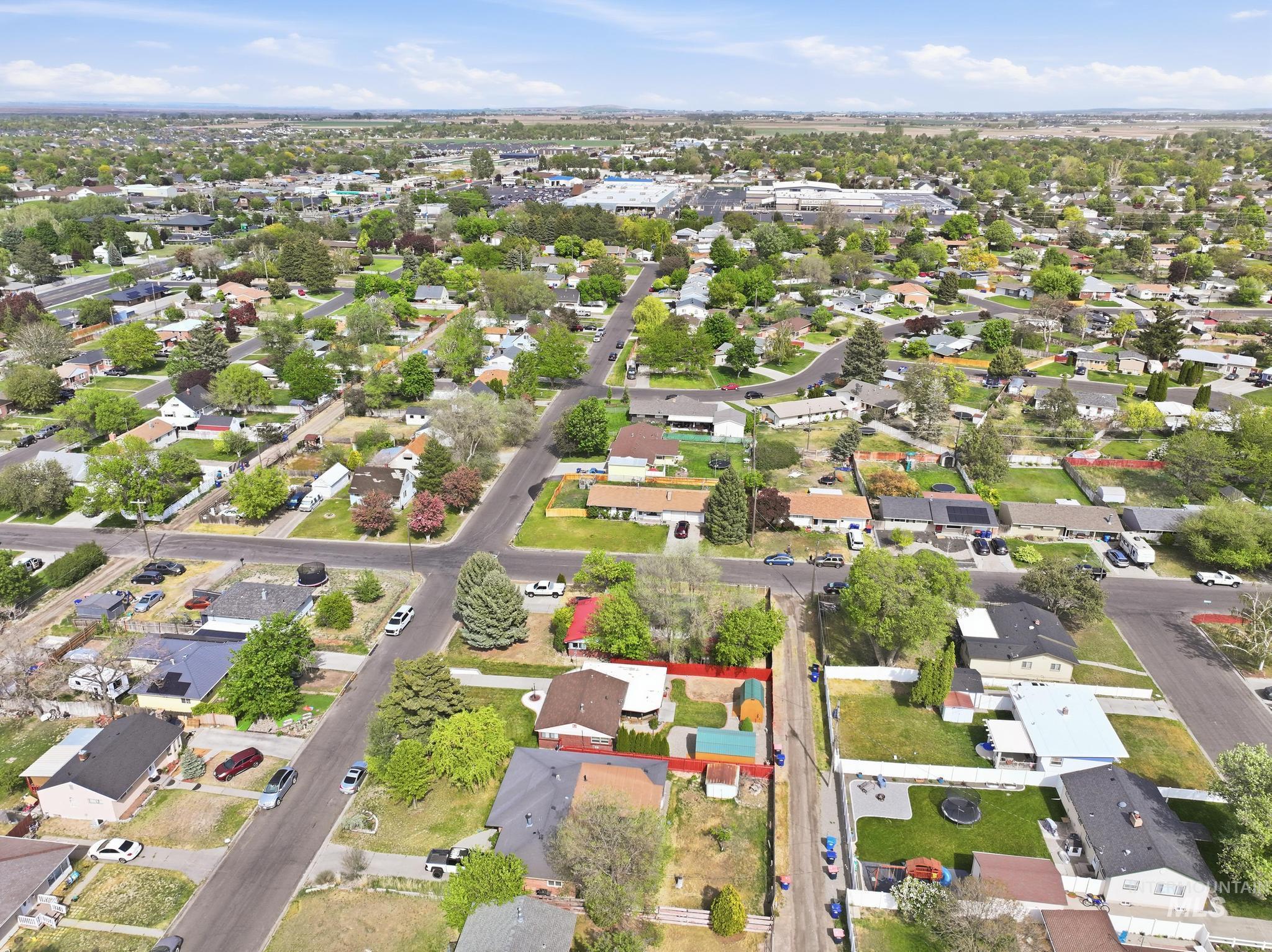 1984 Maple Ave, Twin Falls, Idaho 83301-6727, 2 Bedrooms, 1 Bathroom, Residential For Sale, Price $290,000,MLS 98985682