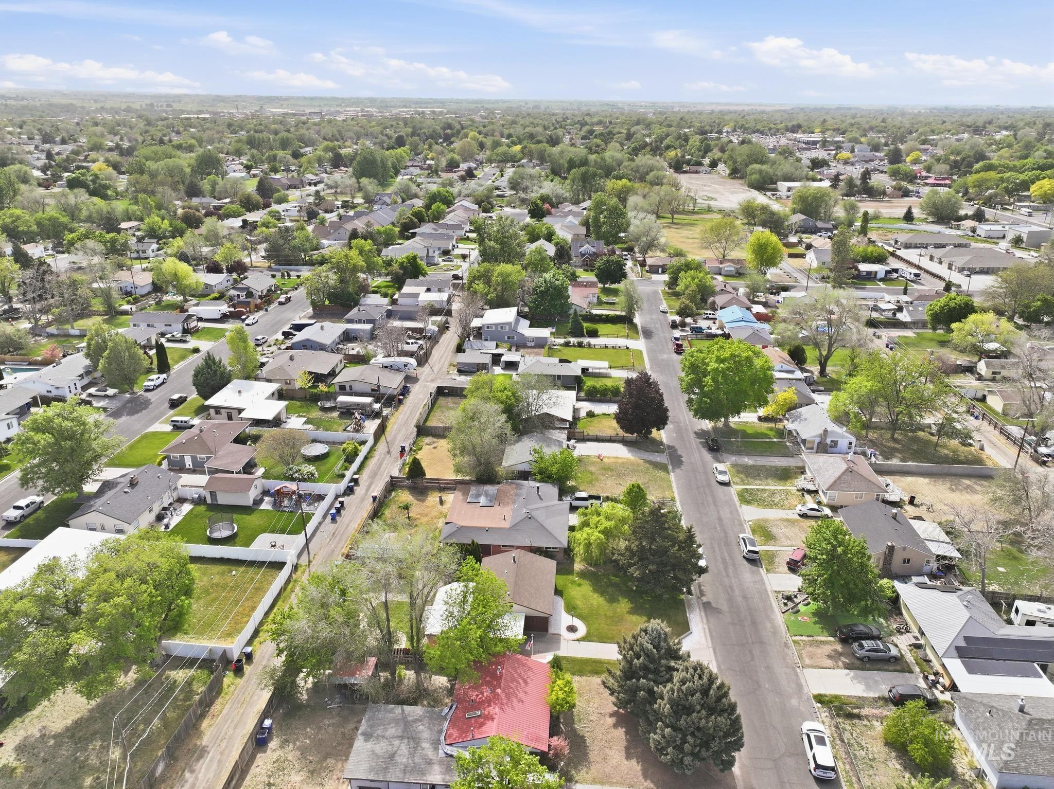 1984 Maple Ave, Twin Falls, Idaho 83301-6727, 2 Bedrooms, 1 Bathroom, Residential For Sale, Price $290,000,MLS 98985682