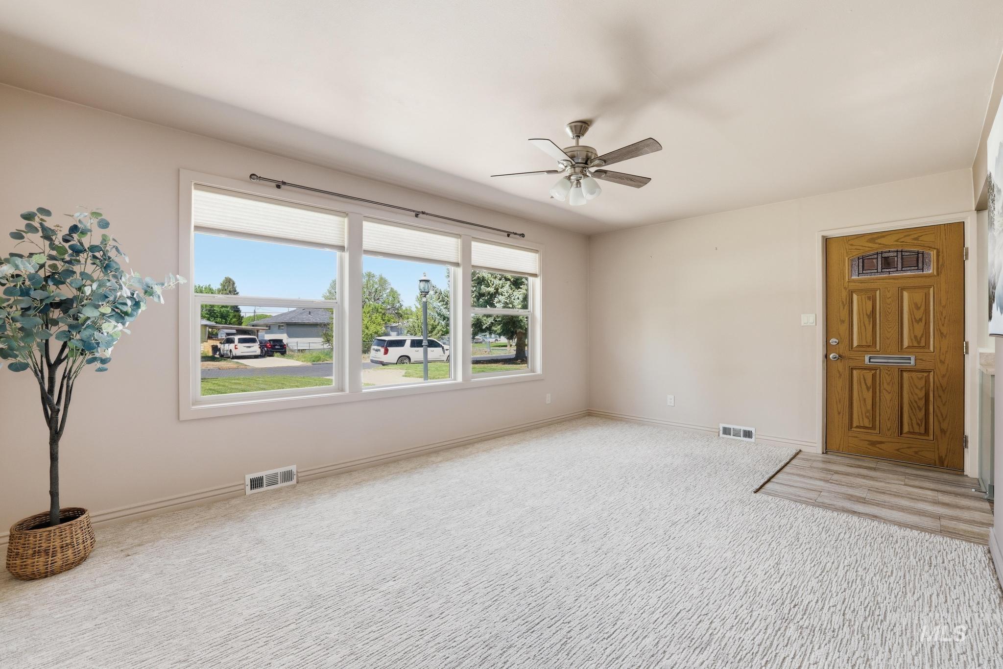 1984 Maple Ave, Twin Falls, Idaho 83301-6727, 2 Bedrooms, 1 Bathroom, Residential For Sale, Price $290,000,MLS 98985682