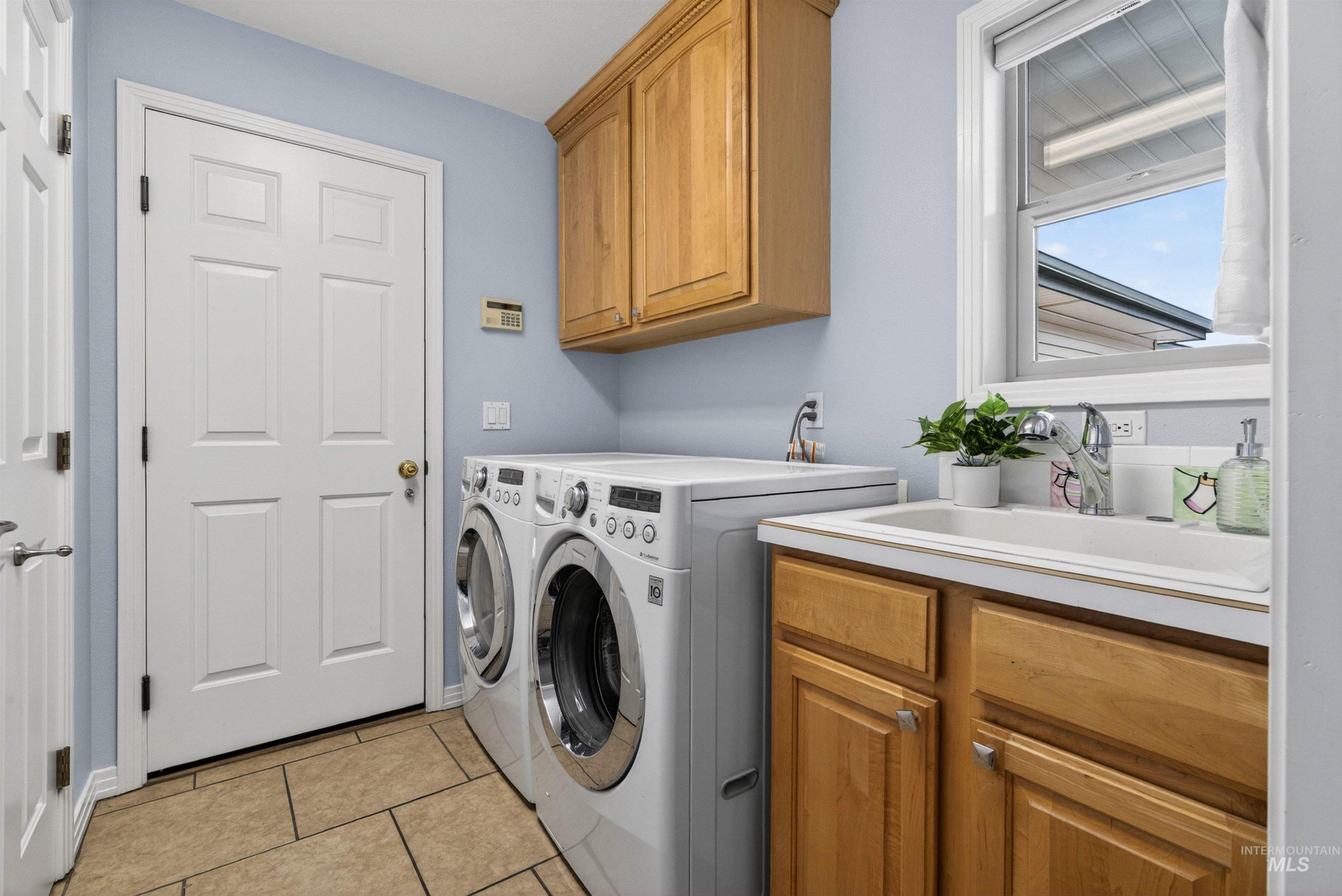 4023 N Bayou Lane, Boise, Idaho 83703-3035, 2 Bedrooms, 2 Bathrooms, Residential For Sale, Price $549,000,MLS 98985688