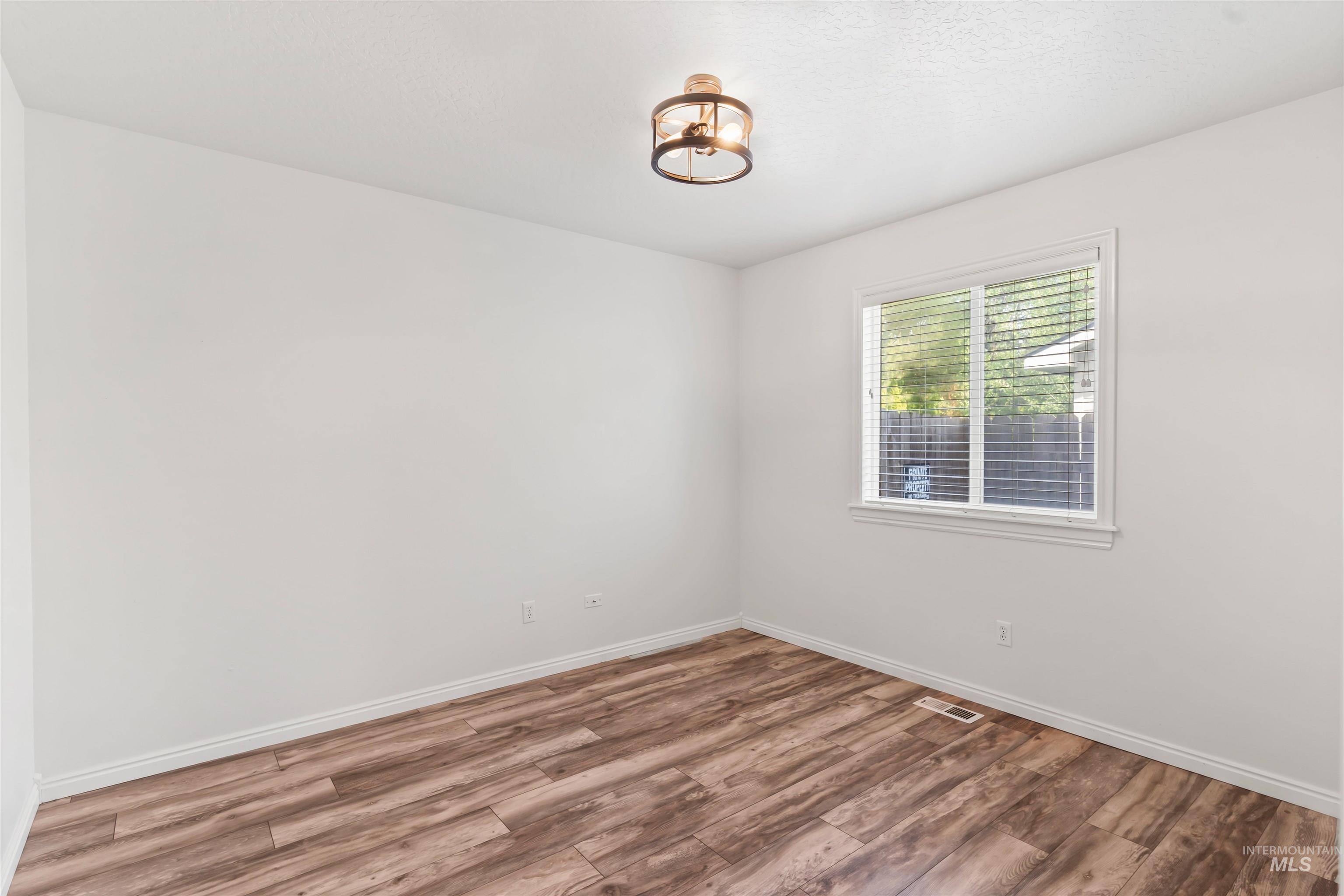 1127 N Lightning, Meridian, Idaho 83642, 3 Bedrooms, 2 Bathrooms, Residential For Sale, Price $445,000,MLS 98985691