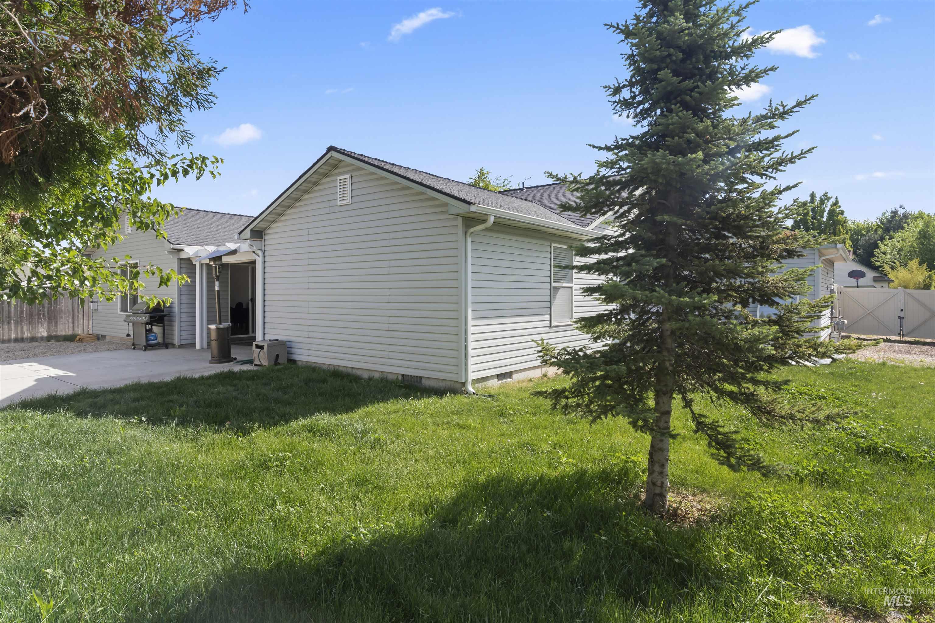 1127 N Lightning, Meridian, Idaho 83642, 3 Bedrooms, 2 Bathrooms, Residential For Sale, Price $445,000,MLS 98985691