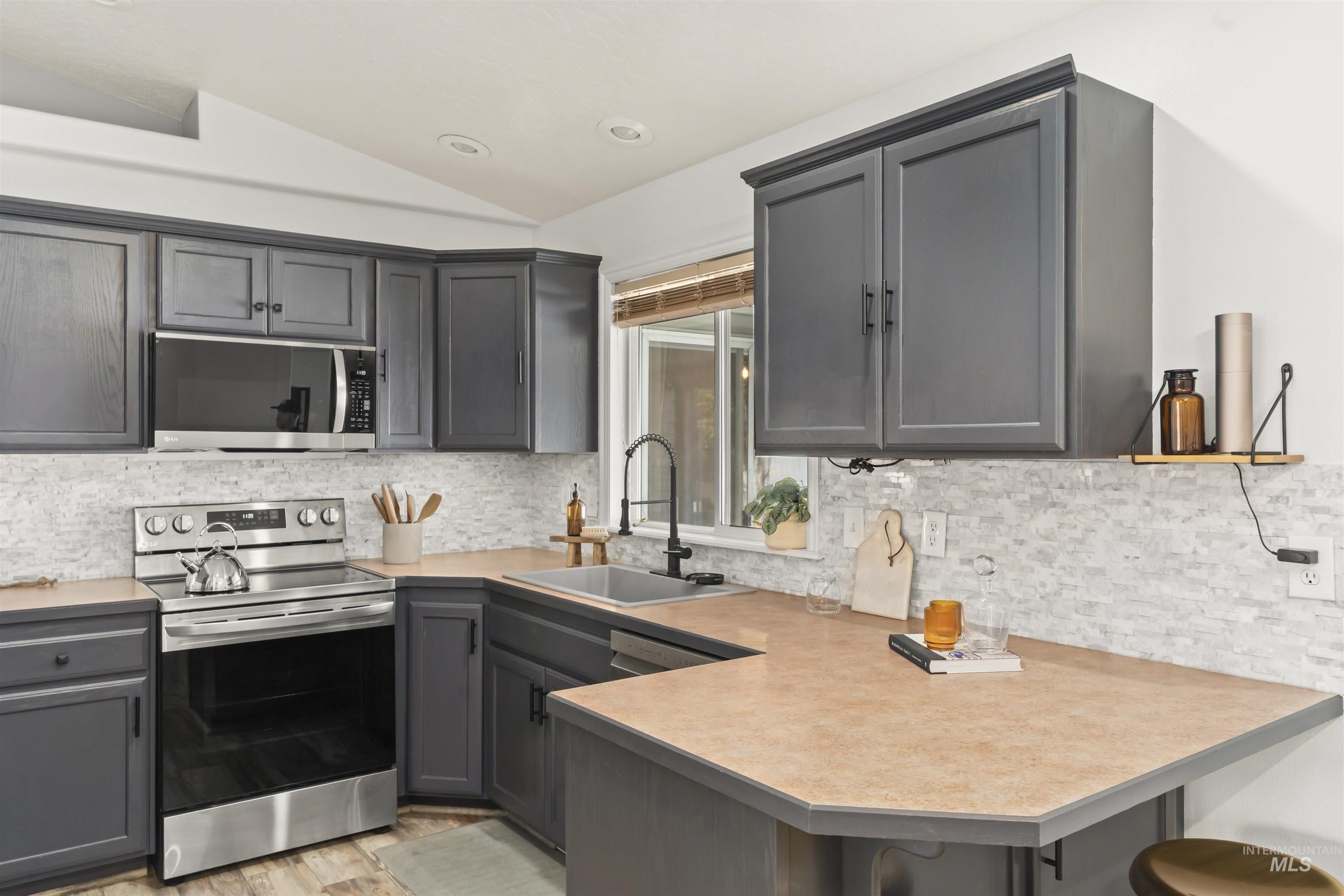 1127 N Lightning, Meridian, Idaho 83642, 3 Bedrooms, 2 Bathrooms, Residential For Sale, Price $445,000,MLS 98985691