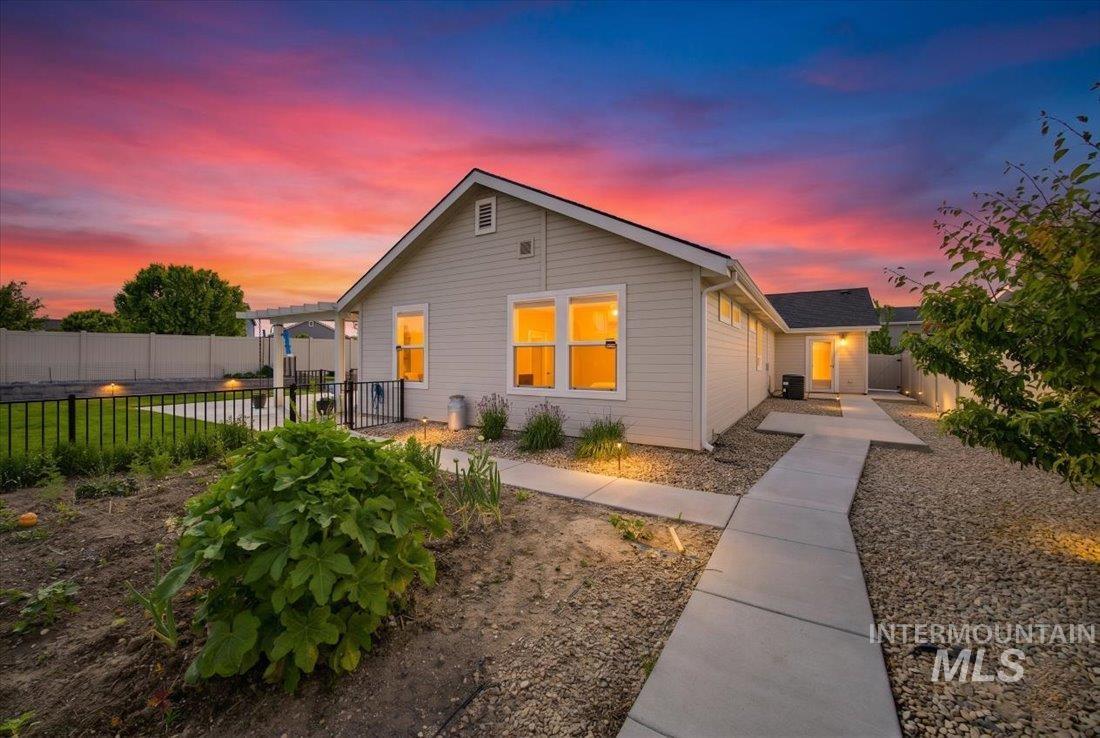 3904 E Berwick Dr, Nampa, Idaho 83687, 3 Bedrooms, 2 Bathrooms, Residential For Sale, Price $519,990,MLS 98985694