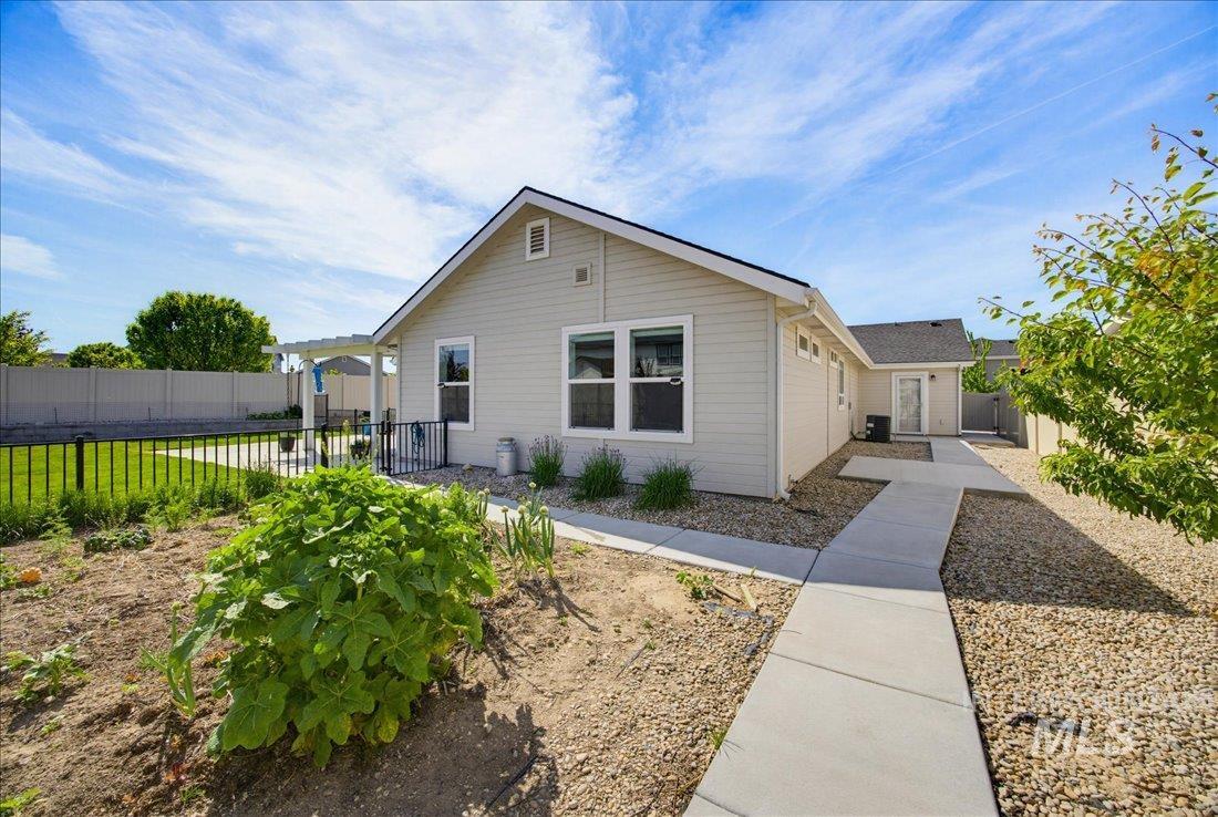 3904 E Berwick Dr, Nampa, Idaho 83687, 3 Bedrooms, 2 Bathrooms, Residential For Sale, Price $519,990,MLS 98985694