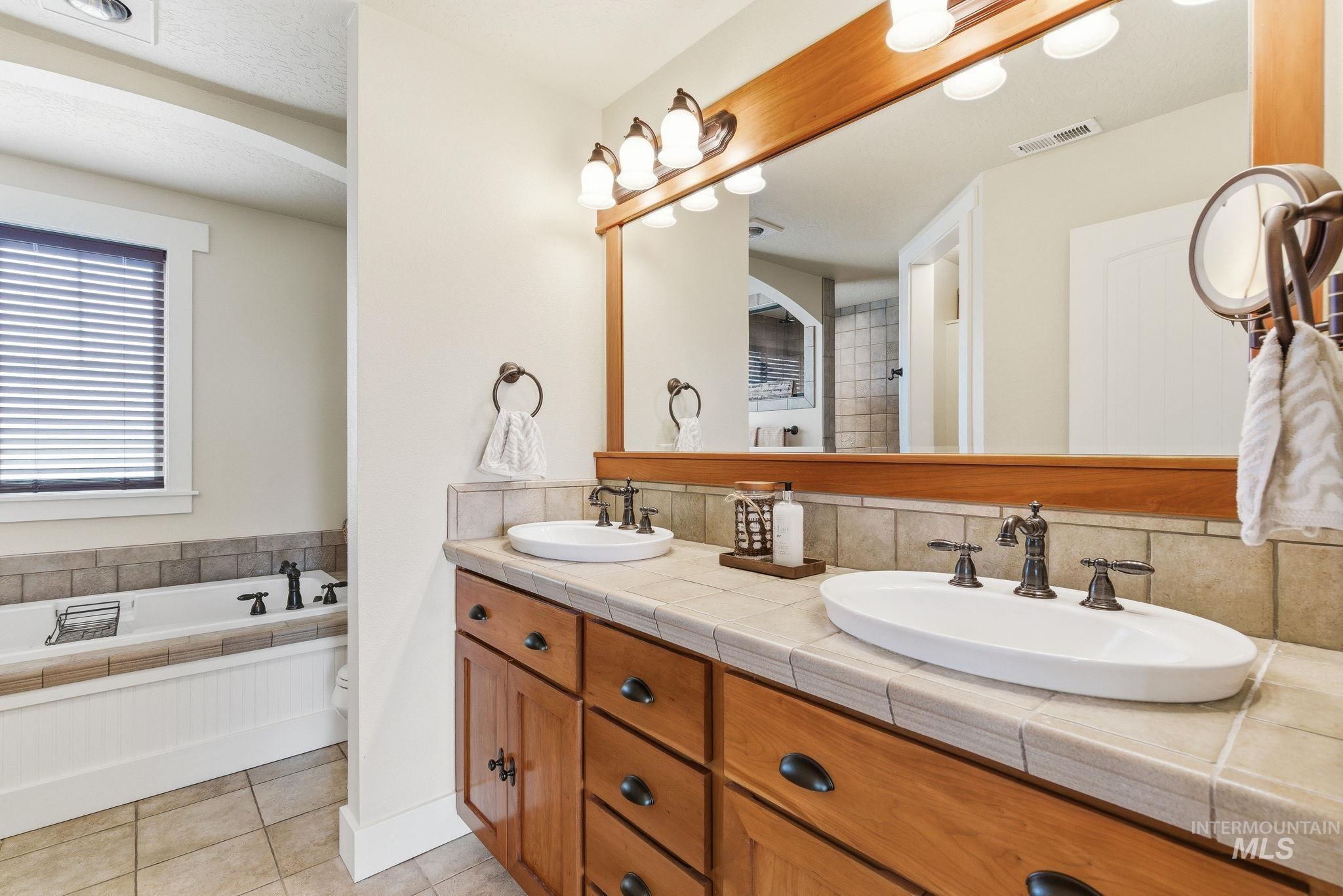 11470 S Cross Slope Pl., Nampa, Idaho 83686, 3 Bedrooms, 3 Bathrooms, Residential For Sale, Price $574,900, 98985695