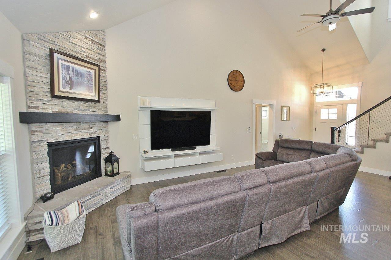5041 N Pierce Park Ln, Boise, Idaho 83714, 4 Bedrooms, 3 Bathrooms, Residential For Sale, Price $775,000,MLS 98985697