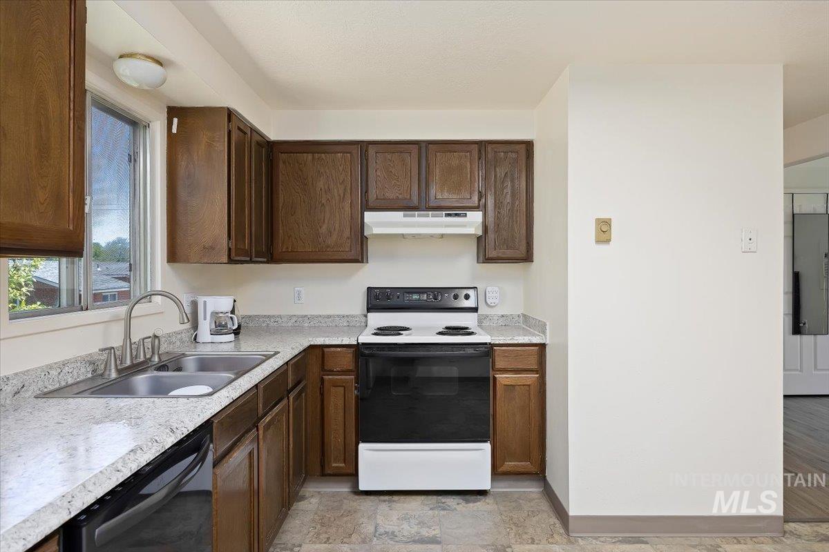 1625 Shoup Avenue E, Twin Falls, Idaho 83301, 2 Bedrooms, 1 Bathroom, Residential Income For Sale, Price $920,000,MLS 98985698