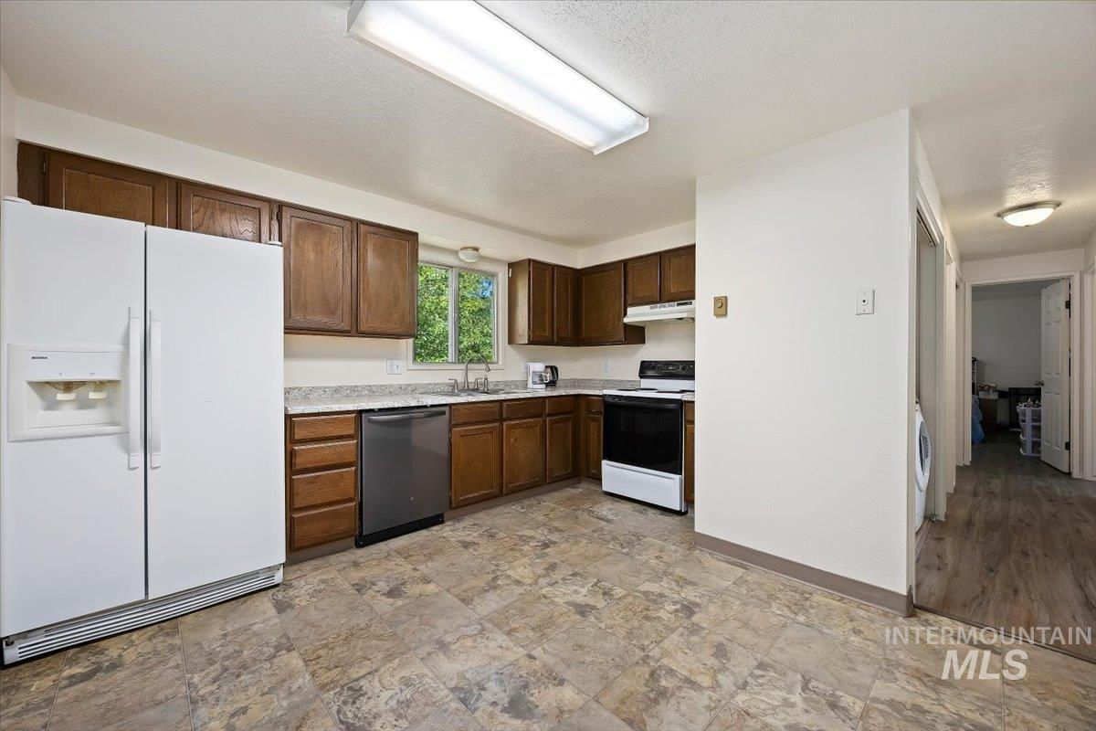 1625 Shoup Avenue E, Twin Falls, Idaho 83301, 2 Bedrooms, 1 Bathroom, Residential Income For Sale, Price $920,000,MLS 98985698